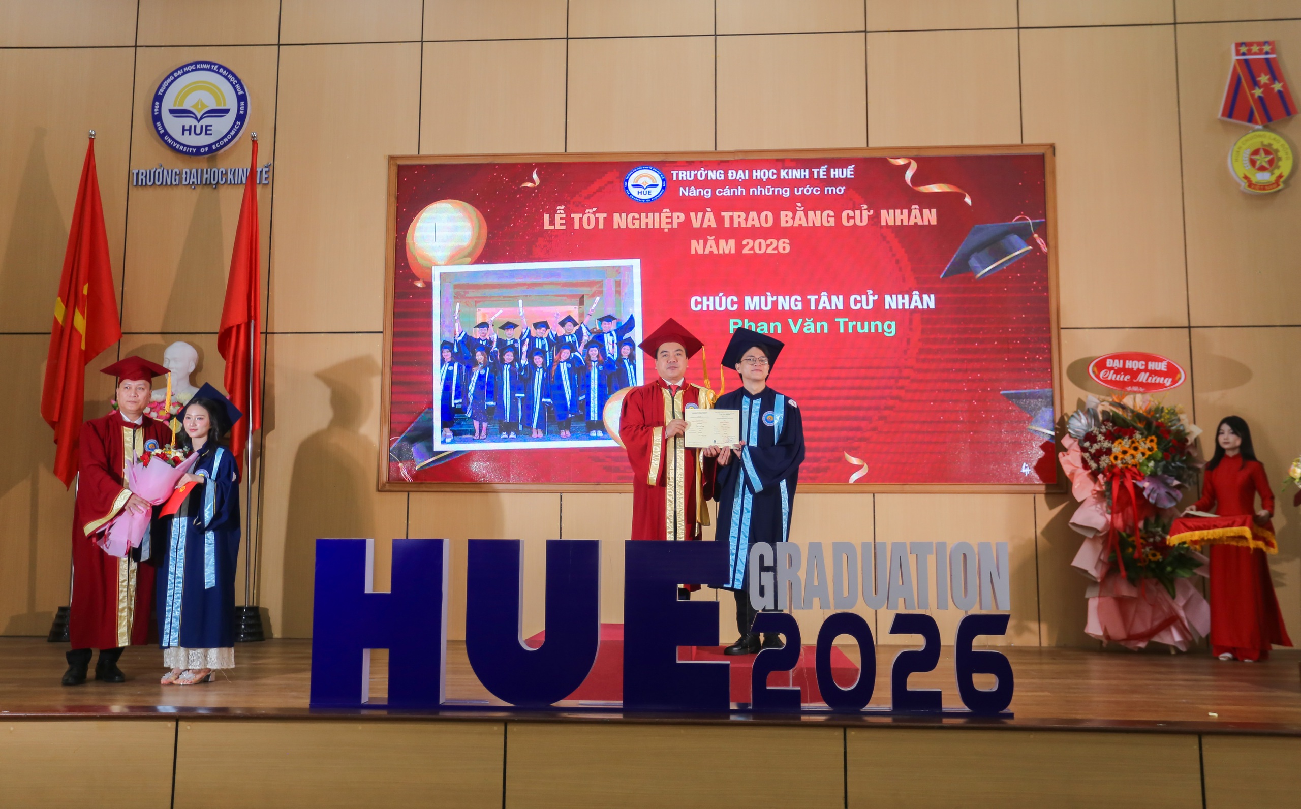 Nữ sinh nh&agrave; n&ocirc;ng Quảng Trị trở th&agrave;nh thủ khoa Trường ĐH Kinh tế - ĐH Huế  - Ảnh 5.
