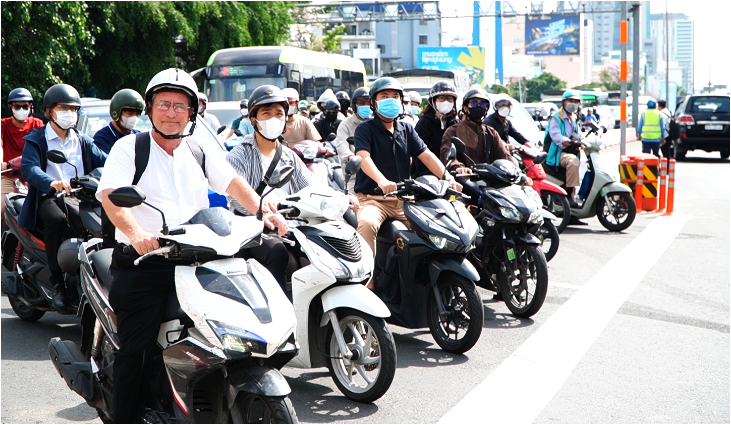 Người d&acirc;n n&oacute;i &lsquo;đ&atilde; quen&rsquo;, kẹt xe giảm r&otilde; rệt: TP.HCM sẽ điều chỉnh tiếp v&ograve;ng xoay - Ảnh 3.