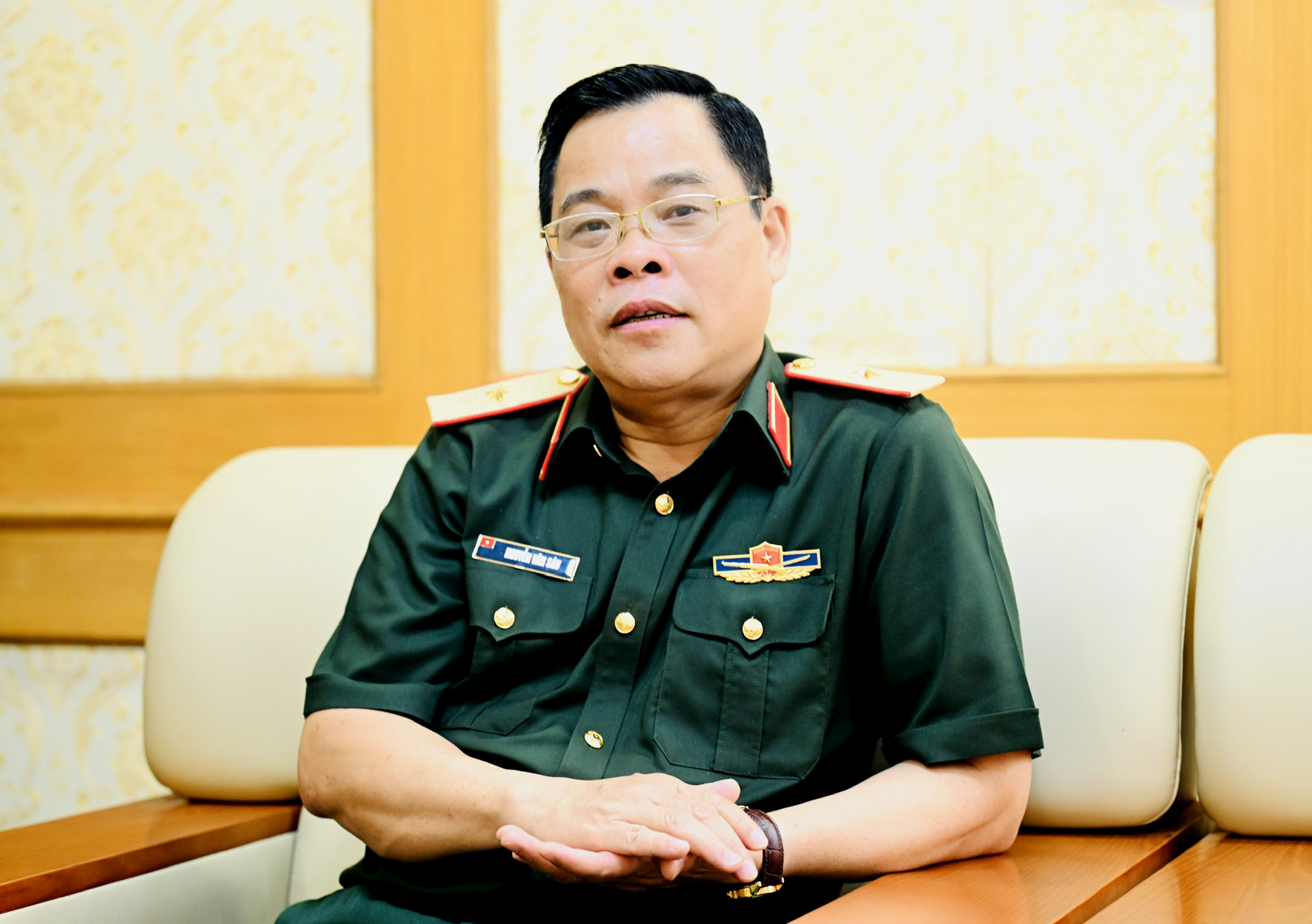 Vĩ đại trong cống hiến, b&igrave;nh dị trong đời thường l&agrave;m n&ecirc;n tầm v&oacute;c La Văn Cầu - Ảnh 2.
