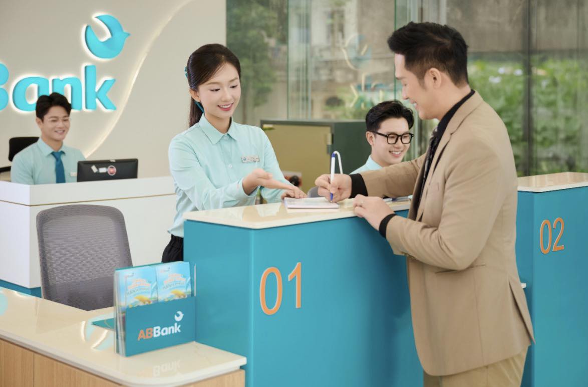 ABBank nhận 2 giải thưởng quốc tế về công nghệ và ngân hàng bán lẻ- Ảnh 1.