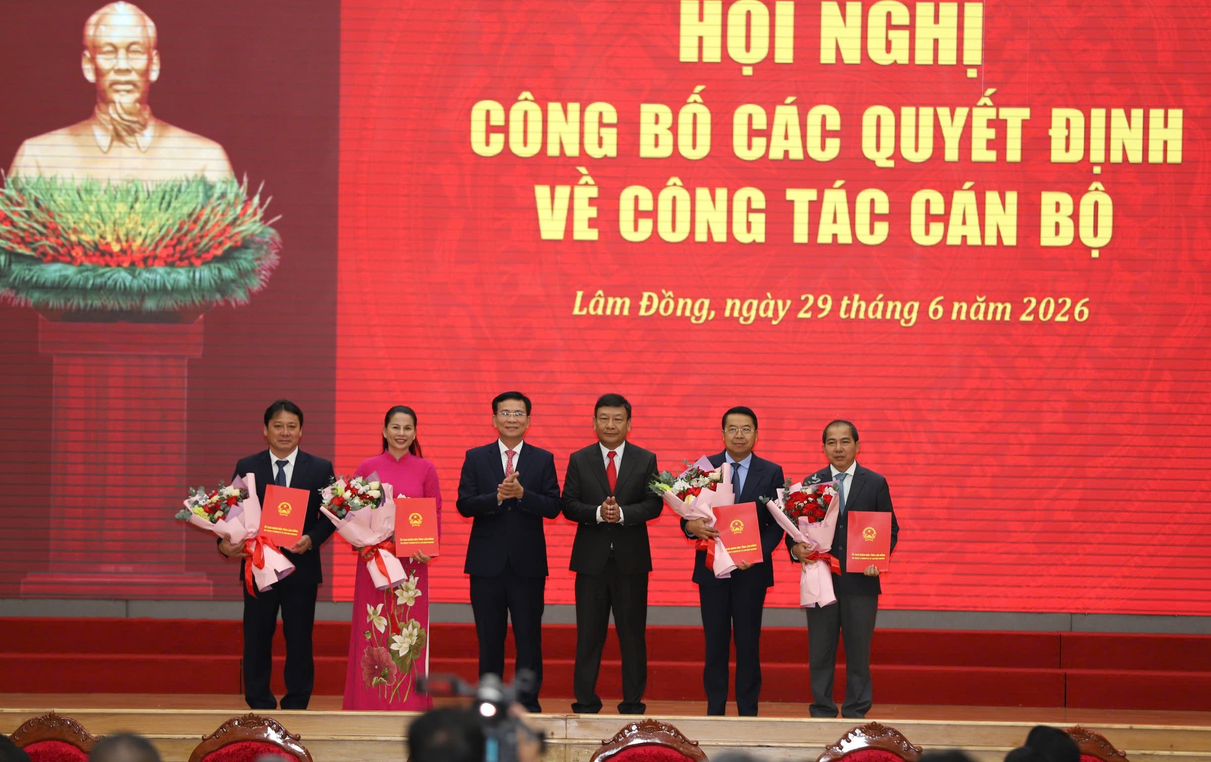Lâm Đồng tiếp tục điều động, bổ nhiệm nhiều cán bộ chủ chốt- Ảnh 2.