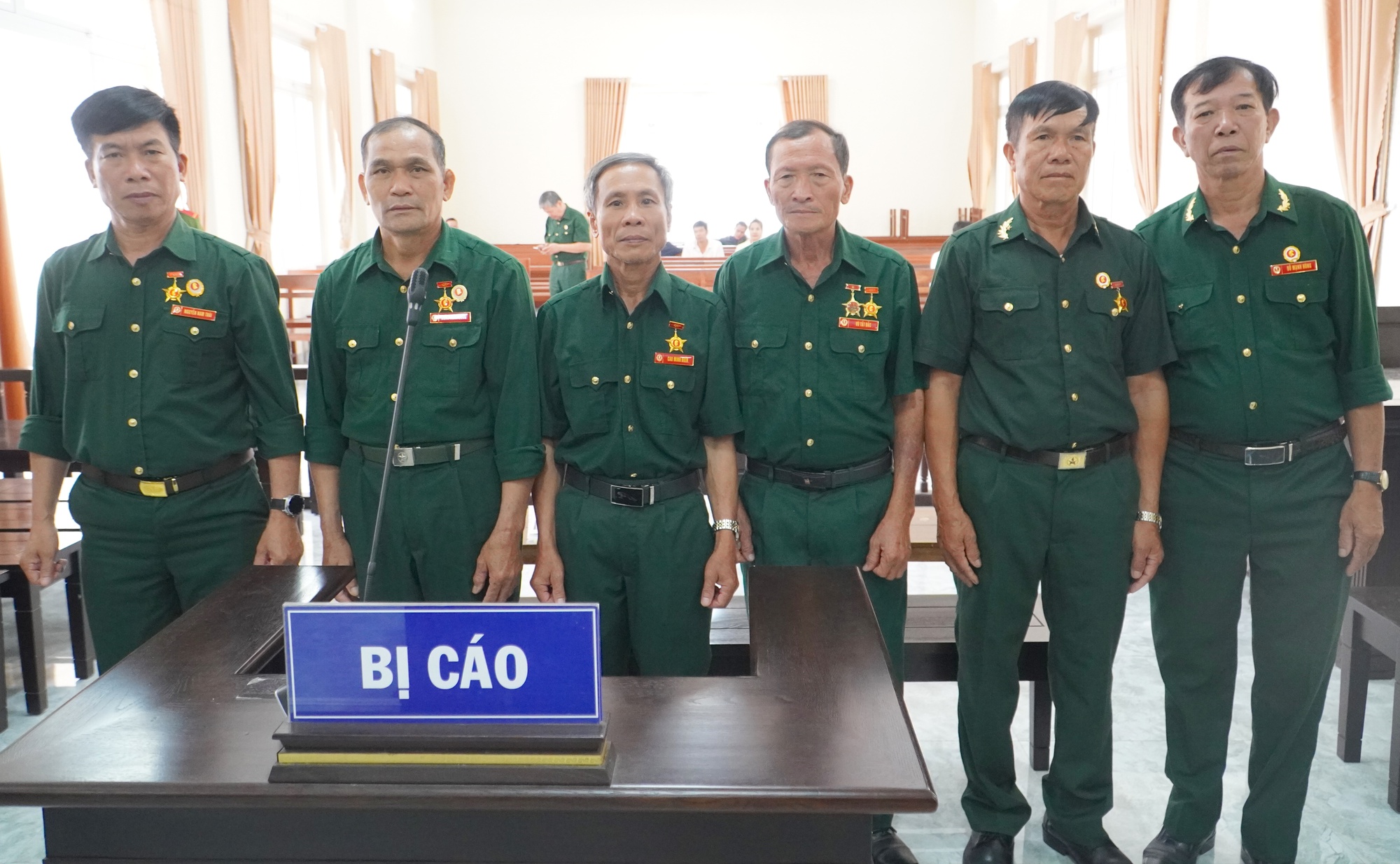 6 cựu chiến binh kêu oan khi ra tù: Thay kiểm sát viên ngay tại tòa - Ảnh 1.