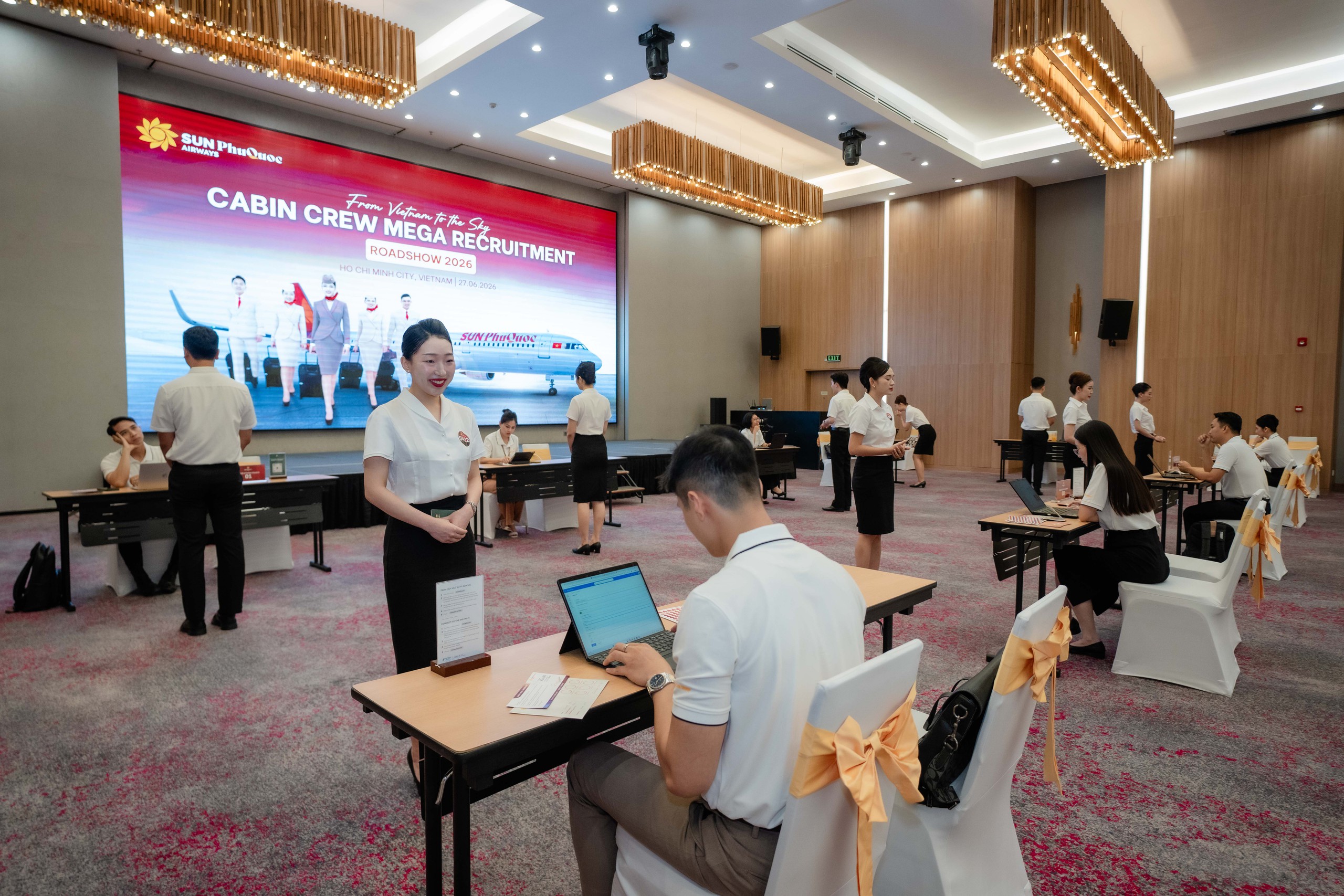 S&ocirc;i động ng&agrave;y hội tuyển dụng tiếp vi&ecirc;n h&agrave;ng kh&ocirc;ng lớn nhất năm của Sun PhuQuoc Airways- Ảnh 8.