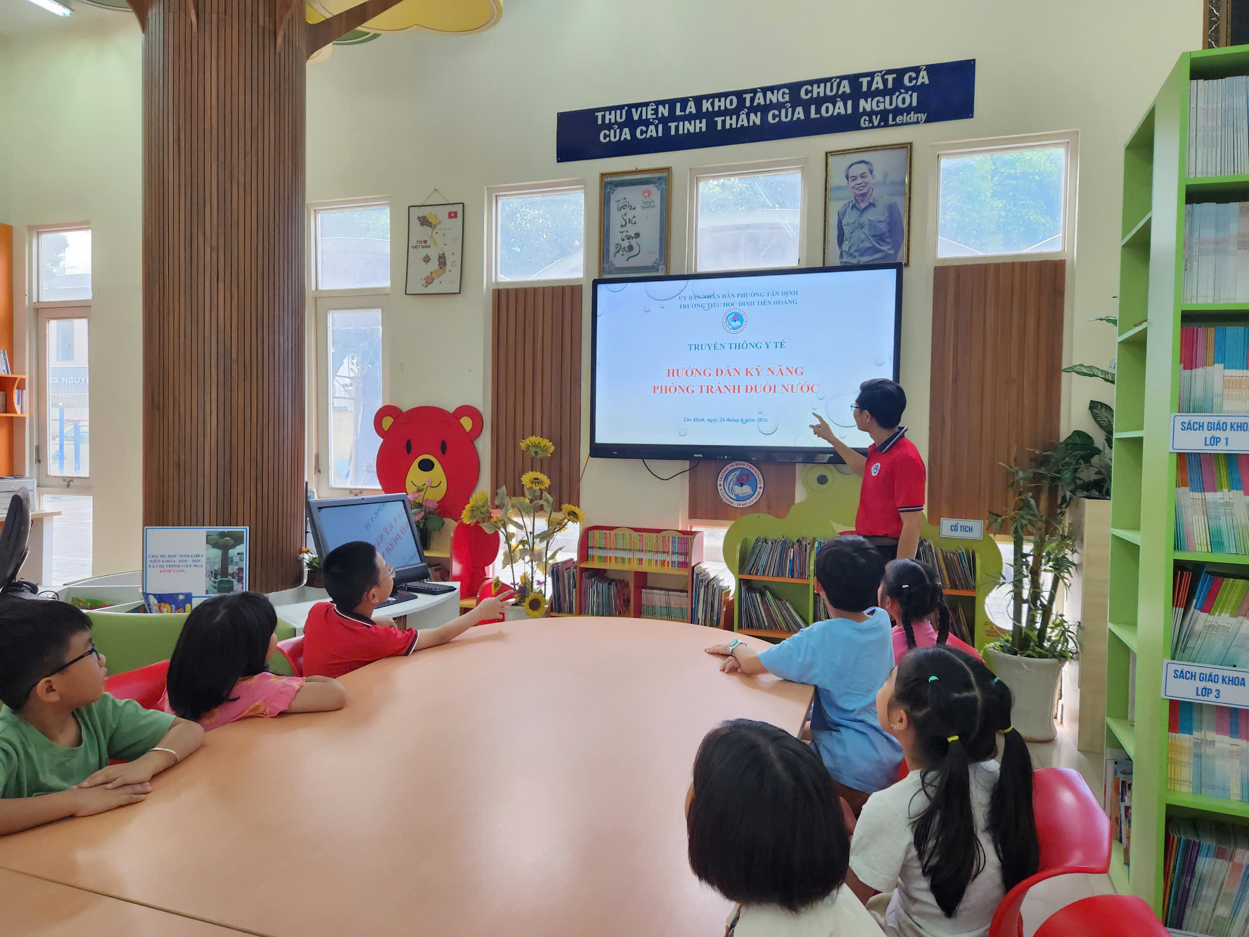 Nghỉ hè ở TP.HCM: Học miễn phí nhảy hiện đại, kỹ năng sống trong trường - Ảnh 6.
