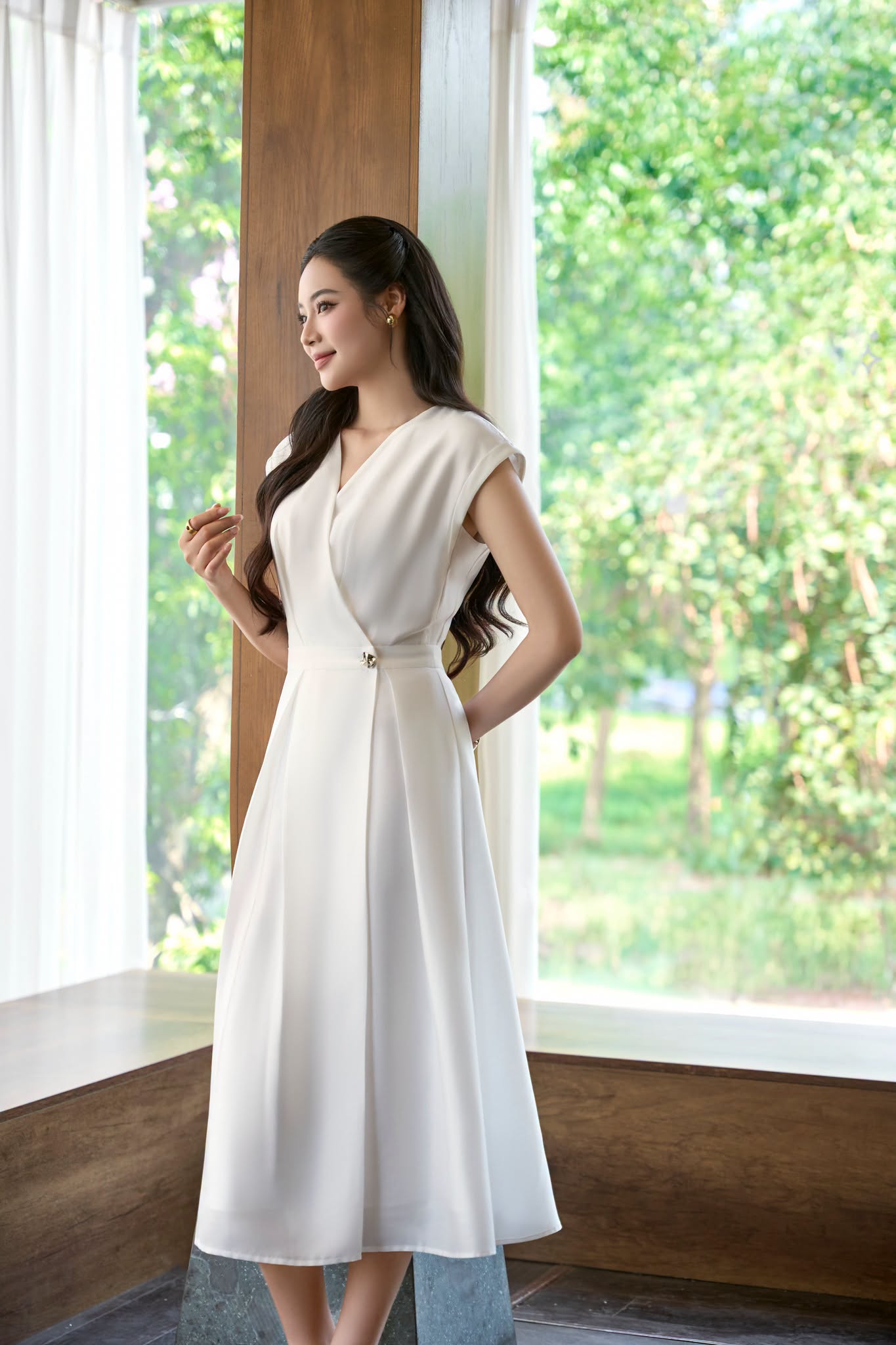 Trang phục xếp ly ăn gian v&oacute;c d&aacute;ng, mang lại vẻ ngo&agrave;i cuốn h&uacute;t- Ảnh 4.