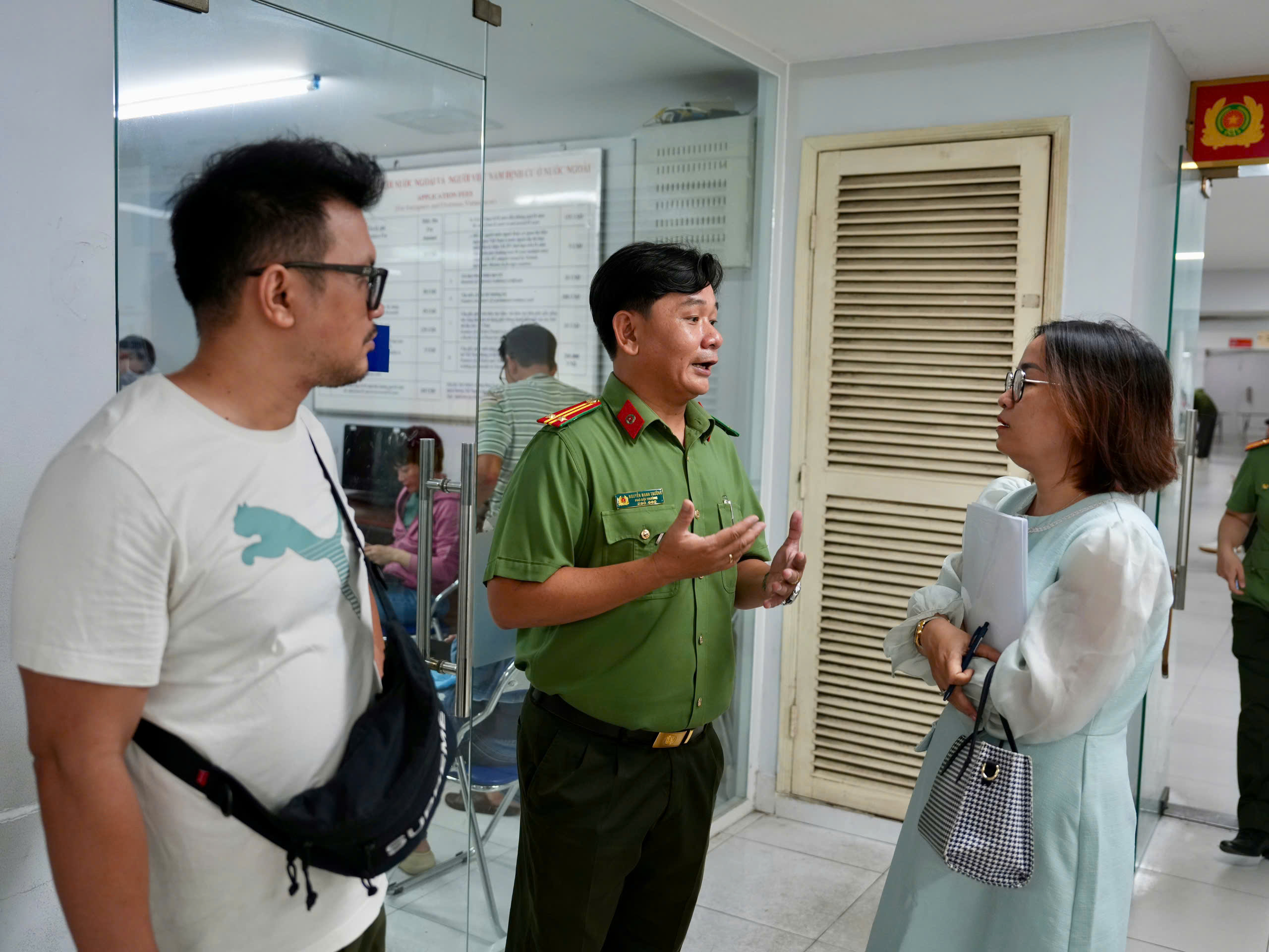 Từ 1.7, áp dụng 5 biểu mẫu xuất nhập cảnh mới cho người nước ngoài - Ảnh 2.