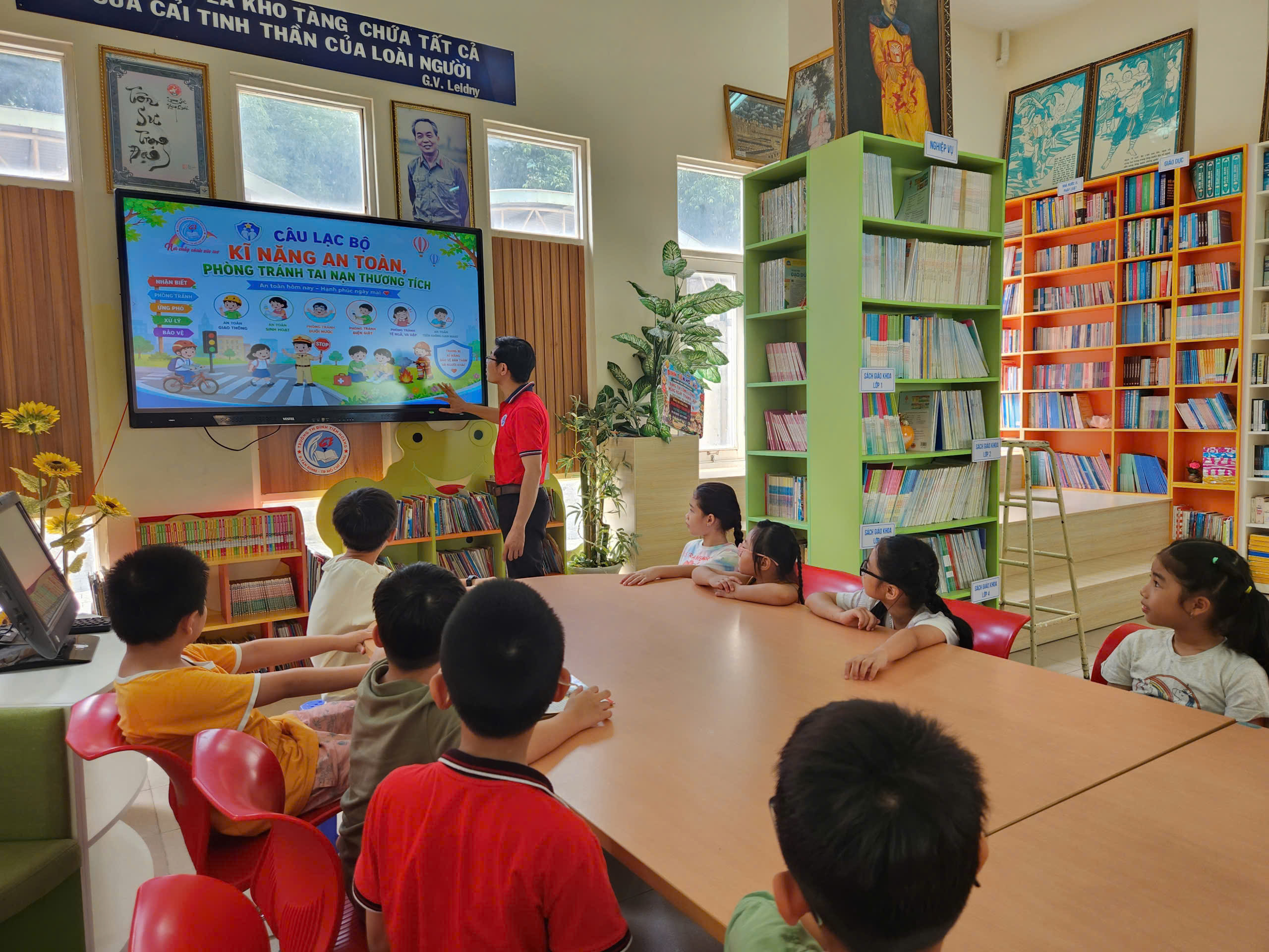 Nghỉ hè ở TP.HCM: Học miễn phí nhảy hiện đại, kỹ năng sống trong trường - Ảnh 5.