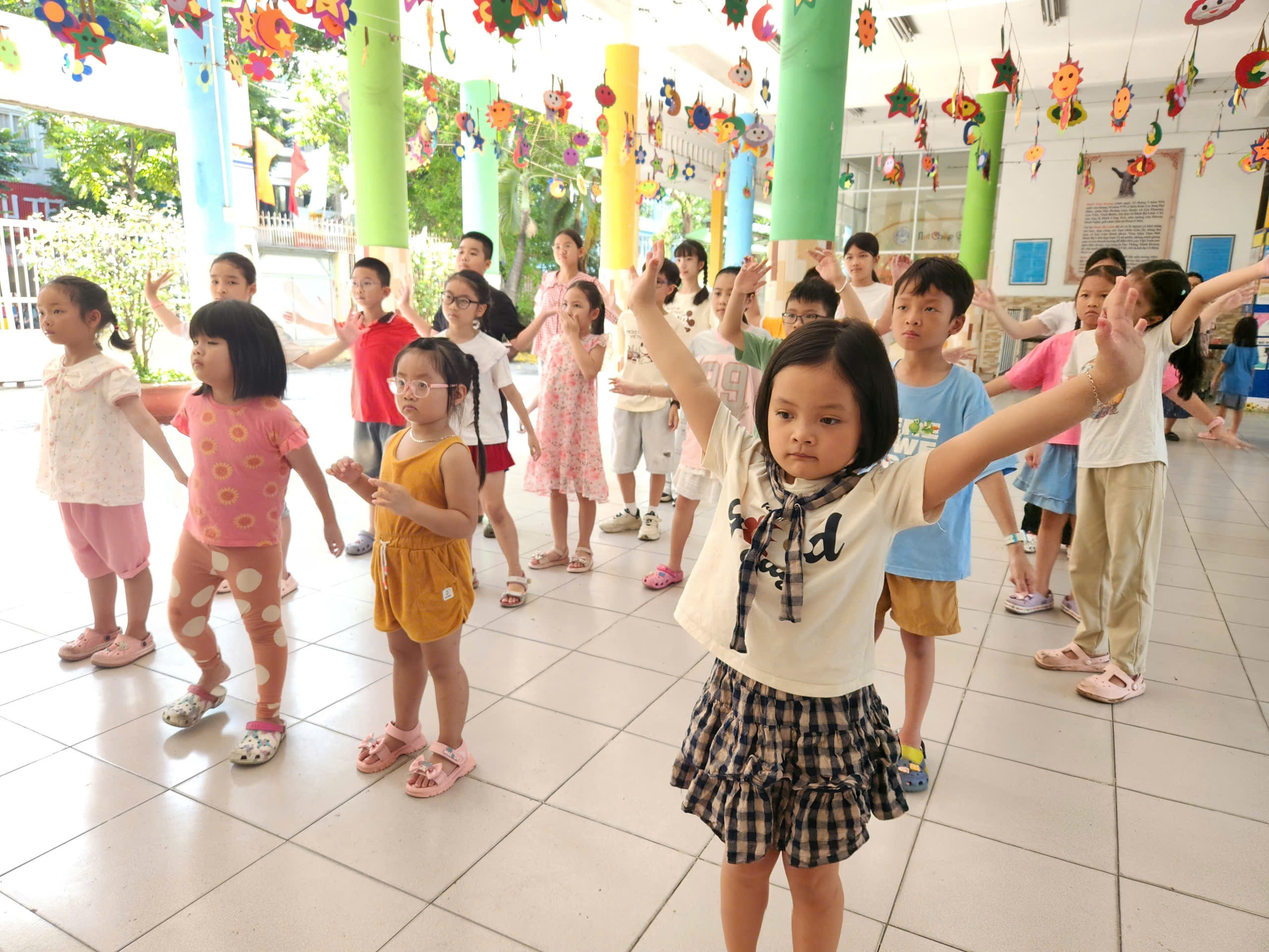 Nghỉ hè ở TP.HCM: Học miễn phí nhảy hiện đại, kỹ năng sống trong trường - Ảnh 4.