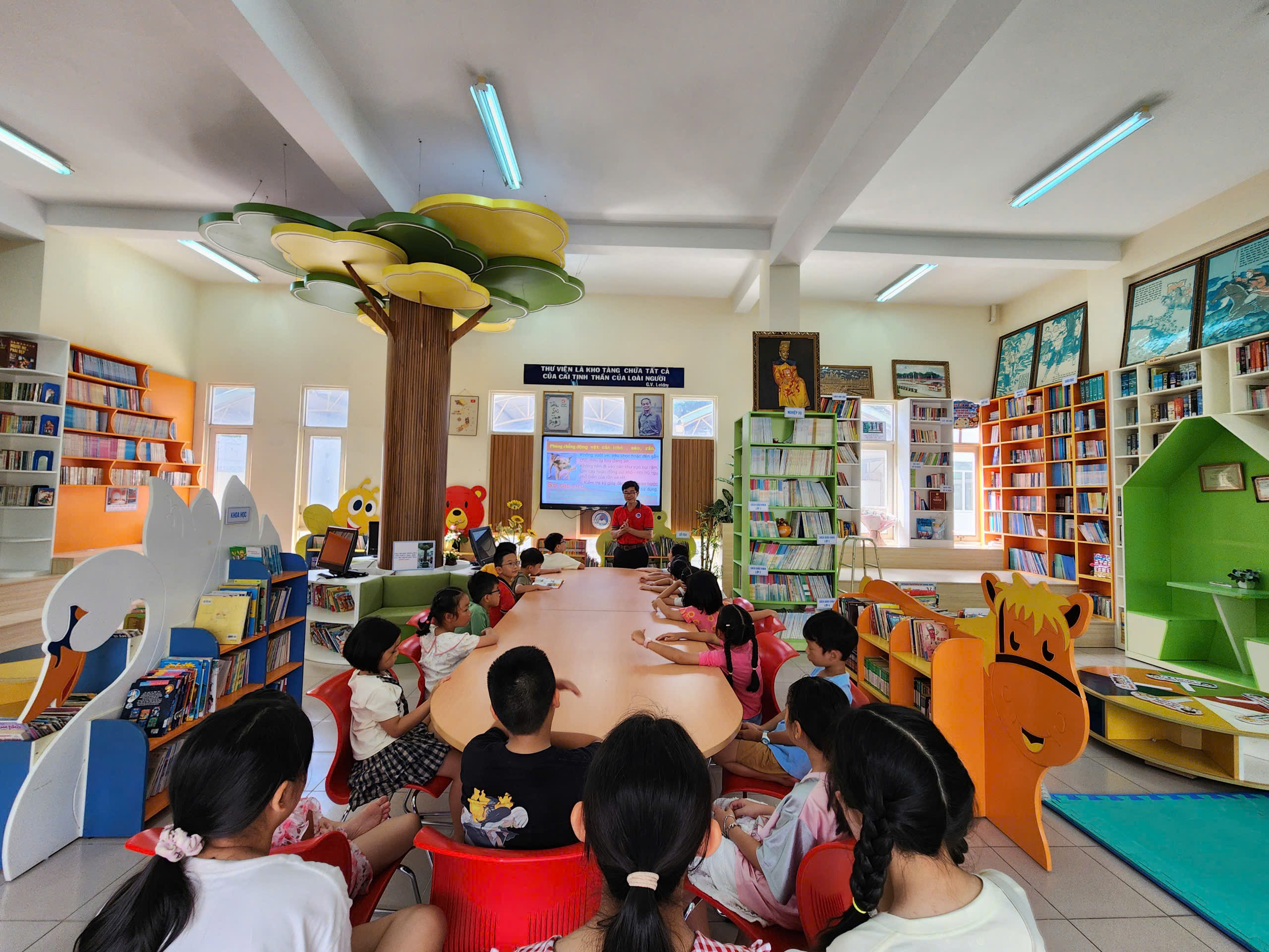 Nghỉ hè ở TP.HCM: Học miễn phí nhảy hiện đại, kỹ năng sống trong trường - Ảnh 13.
