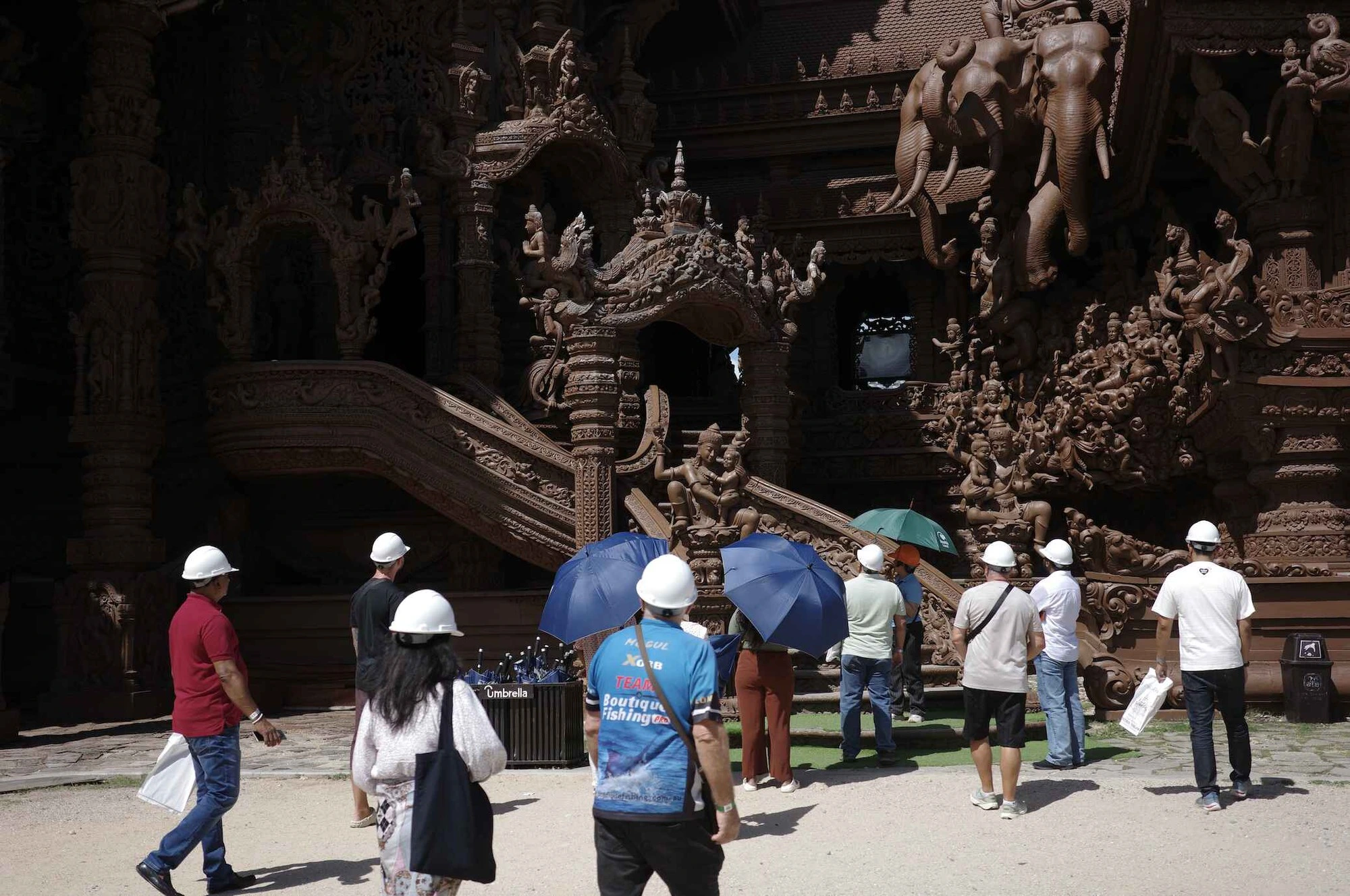 Du lịch đảo lộn vì nắng nóng cực đoan- Ảnh 2.