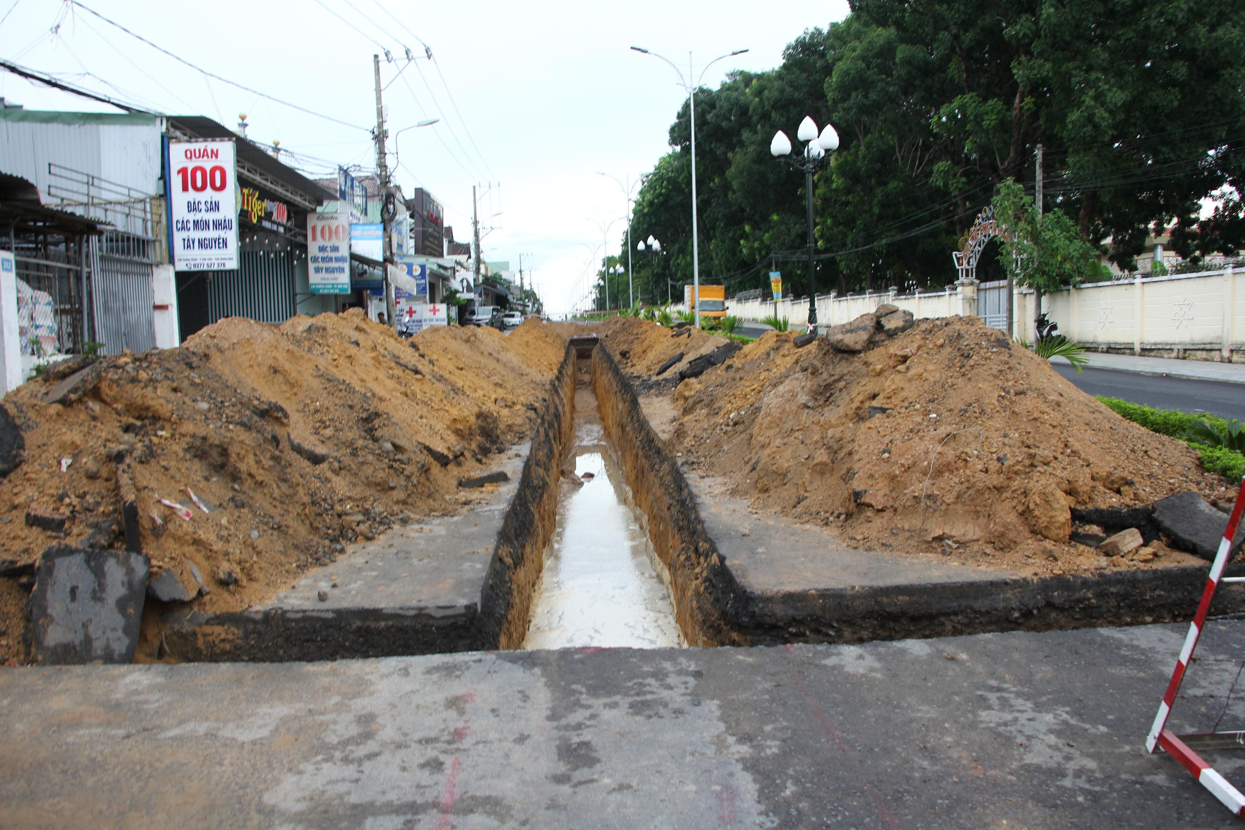 Thượng tướng Lê Quang Minh kiểm tra công tác tìm kiếm hài cốt liệt sĩ- Ảnh 4.