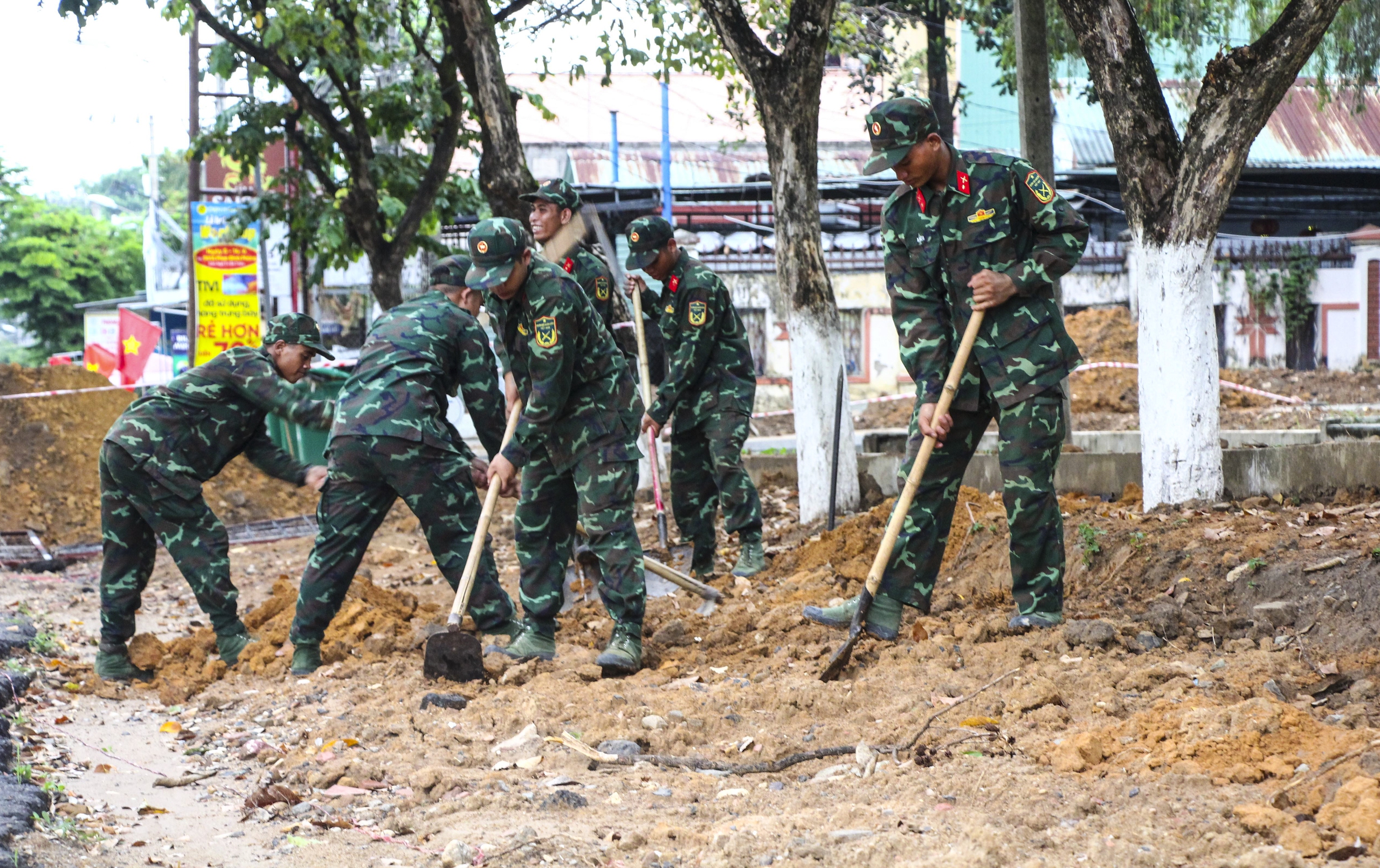 Thượng tướng Lê Quang Minh kiểm tra công tác tìm kiếm hài cốt liệt sĩ- Ảnh 3.