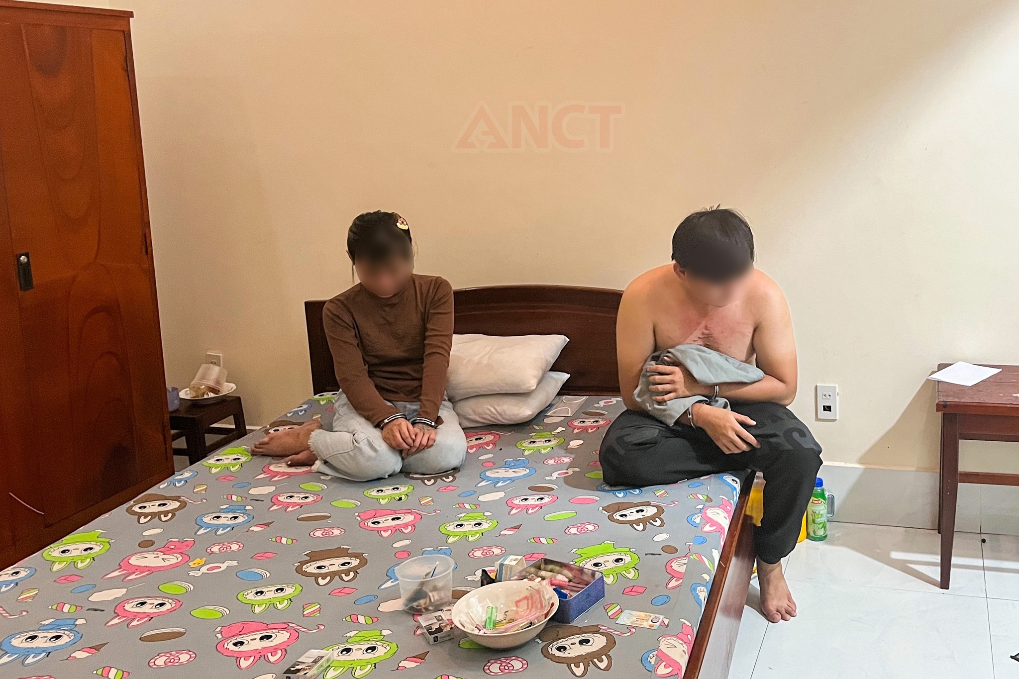 Kiểm tra nhà nghỉ, công an phát hiện 13 người sử dụng ma túy- Ảnh 1.