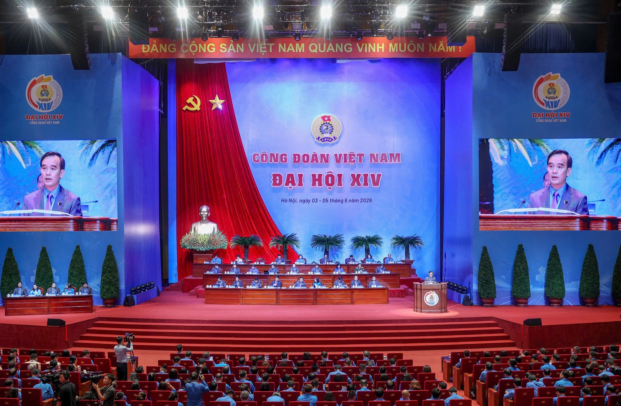 Khai mạc Đại hội XIV Công đoàn Việt Nam, 780 đại biểu tham dự - Ảnh 3. Khai mạc Đại hội XIV Công đoàn Việt Nam, 780 đại biểu tham dự - Ảnh 3.