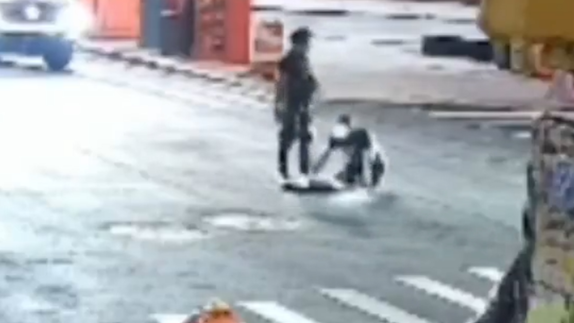 Cảnh s&aacute;t điều tra nh&oacute;m đ&agrave;n &ocirc;ng chui từ hệ thống cống ngầm ở New York - Ảnh 1.