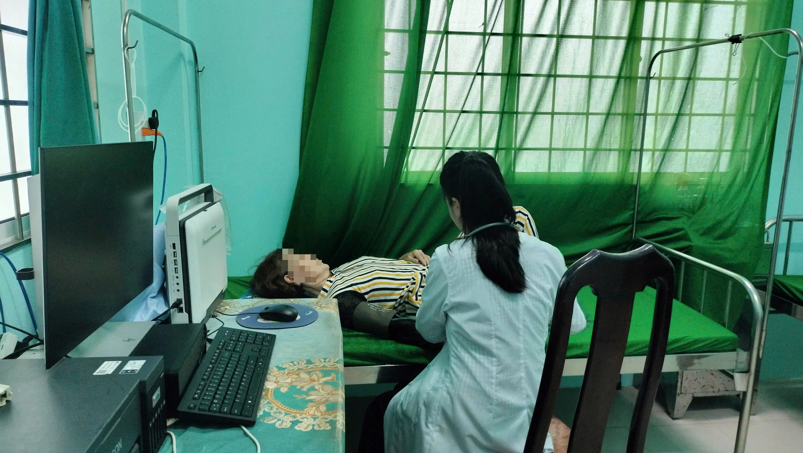 Cà Mau đối mặt áp lực khi quỹ BHYT giảm nhưng nhu cầu khám chữa bệnh tăng  - Ảnh 1.