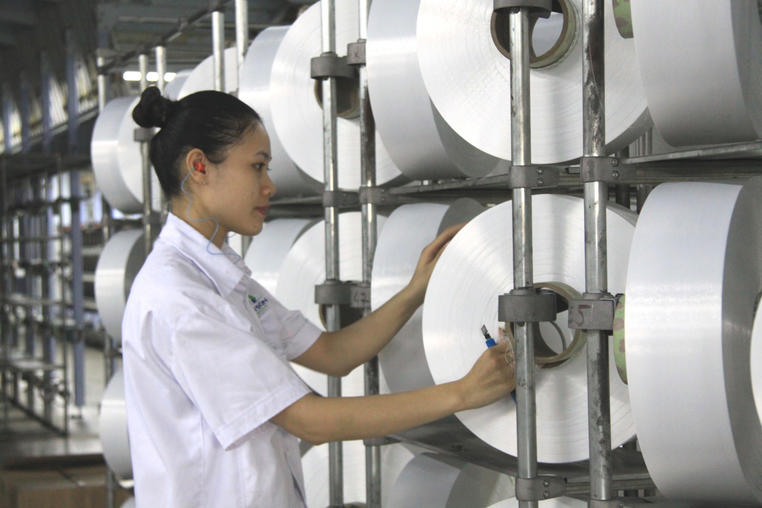 Lạm phát tăng hơn 4%, nhập siêu gần 14 tỉ USD- Ảnh 2.