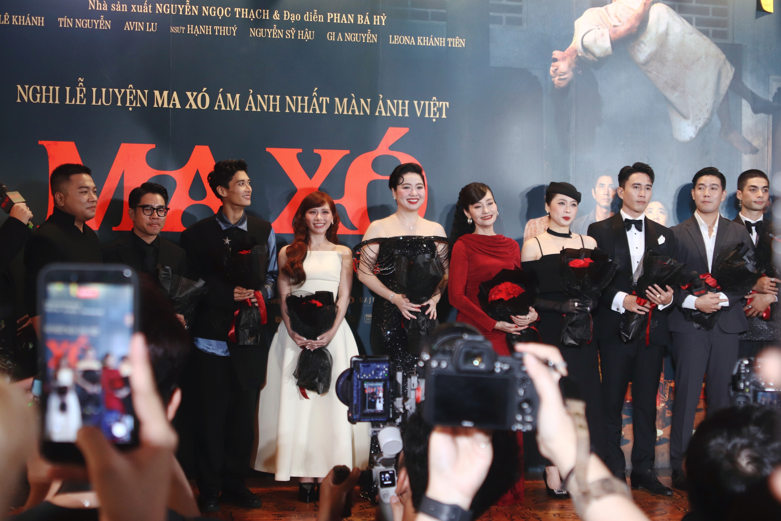 Trương Quỳnh Anh, Uyển Ân... diện gợi cảm, khoe sắc trên thảm đỏ - Ảnh 1.