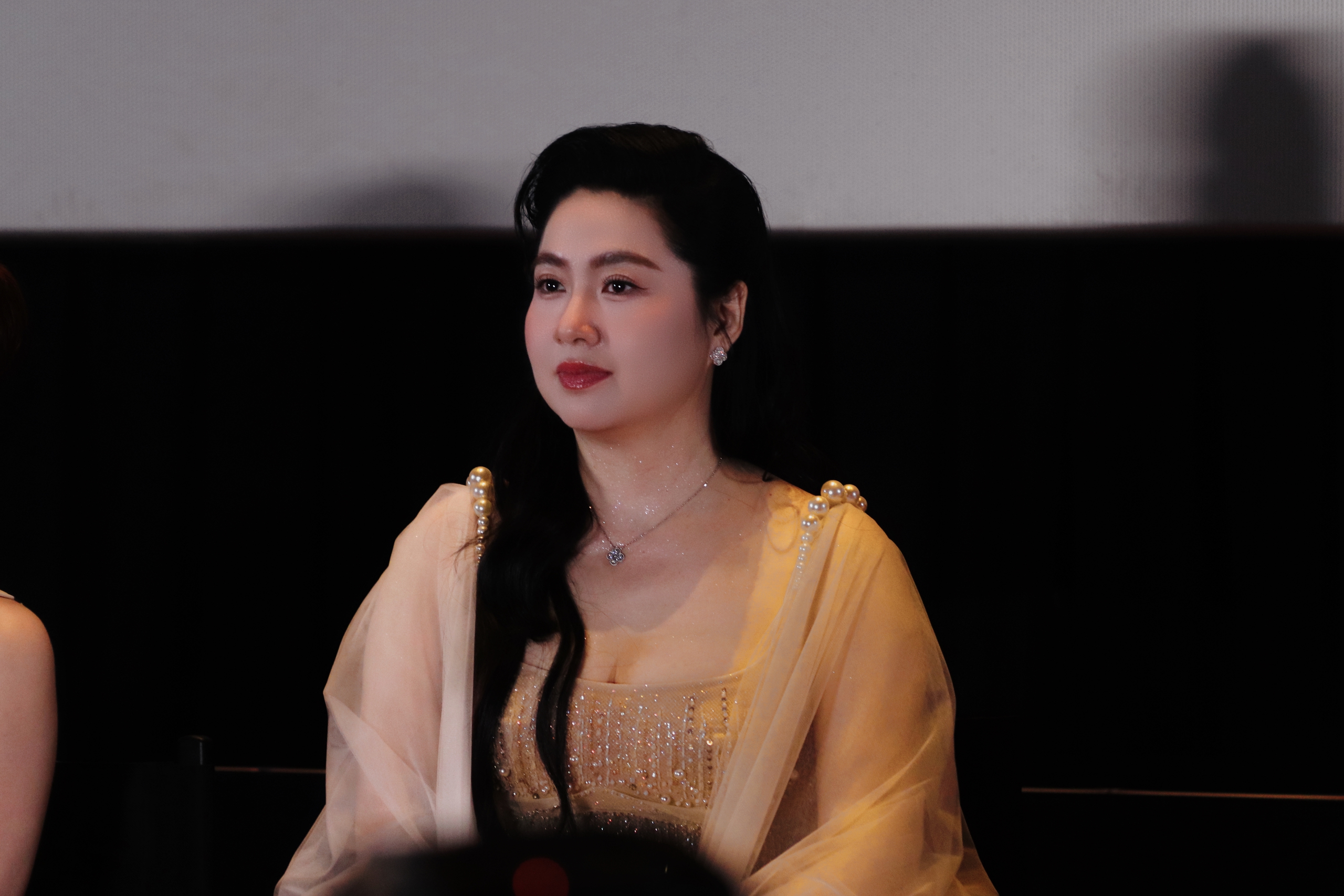 Trương Quỳnh Anh, Uyển Ân... diện gợi cảm, khoe sắc trên thảm đỏ - Ảnh 3.