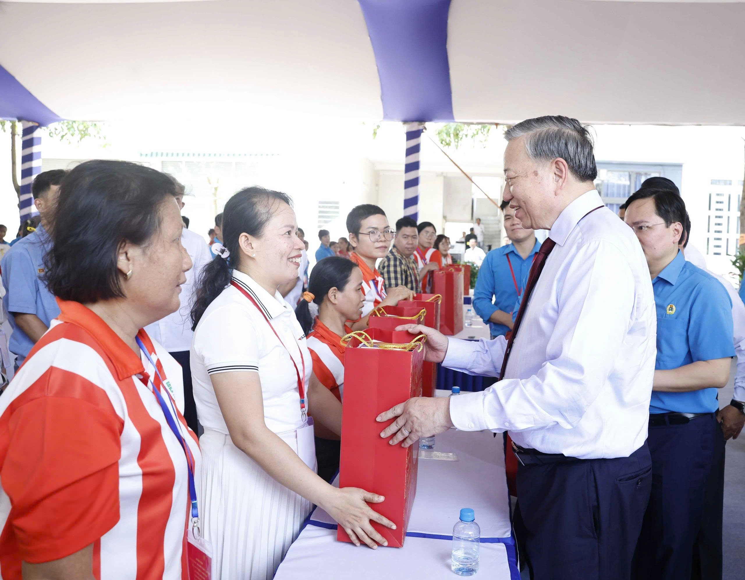 Sửa đổi Điều lệ Công đoàn phù hợp với tình hình mới - Ảnh 1.