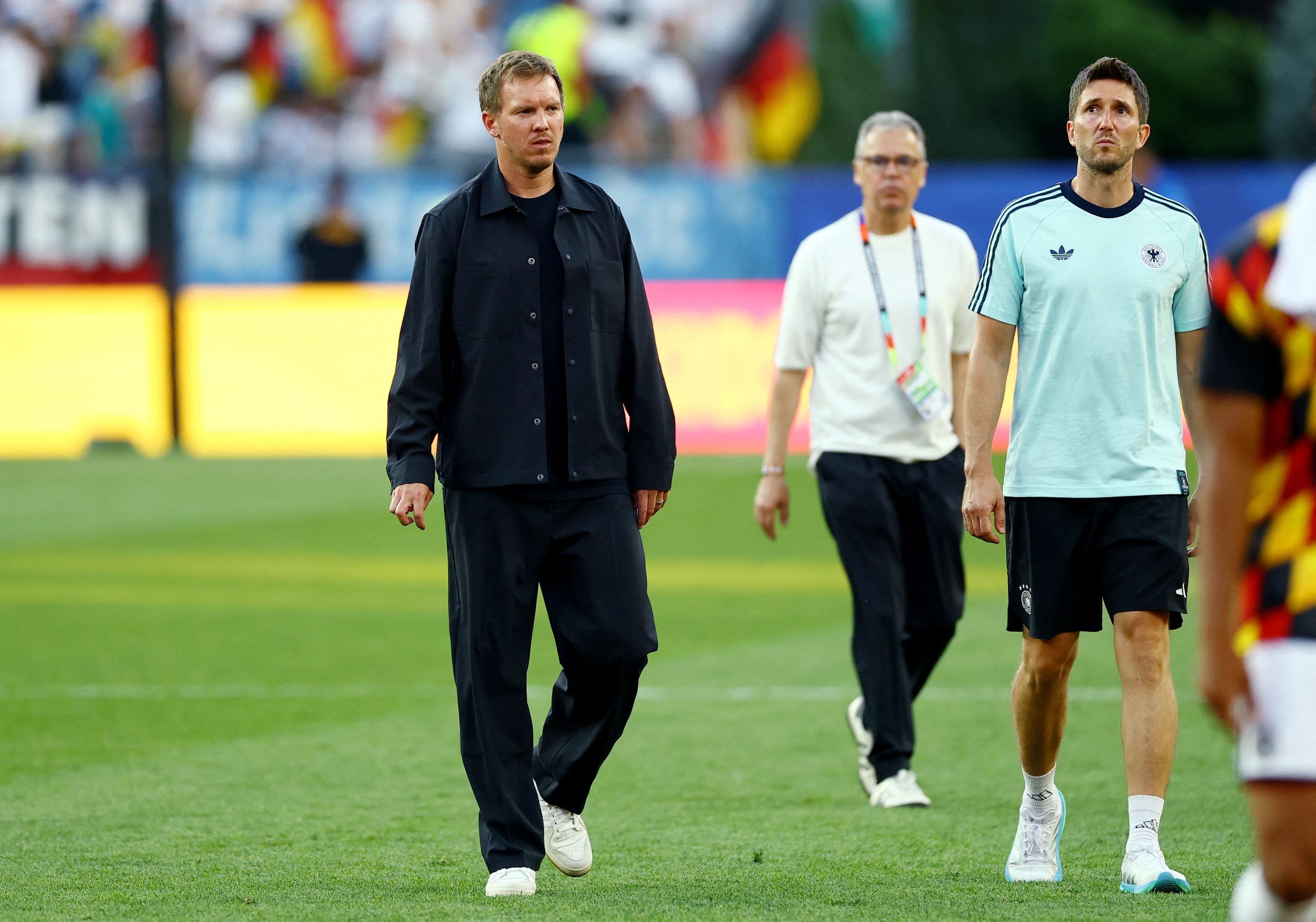 Thủ m&ocirc;n Orlando Gill h&oacute;a người h&ugrave;ng của Paraguay, tiễn đội tuyển Đức rời World Cup 2026 - Ảnh 2.