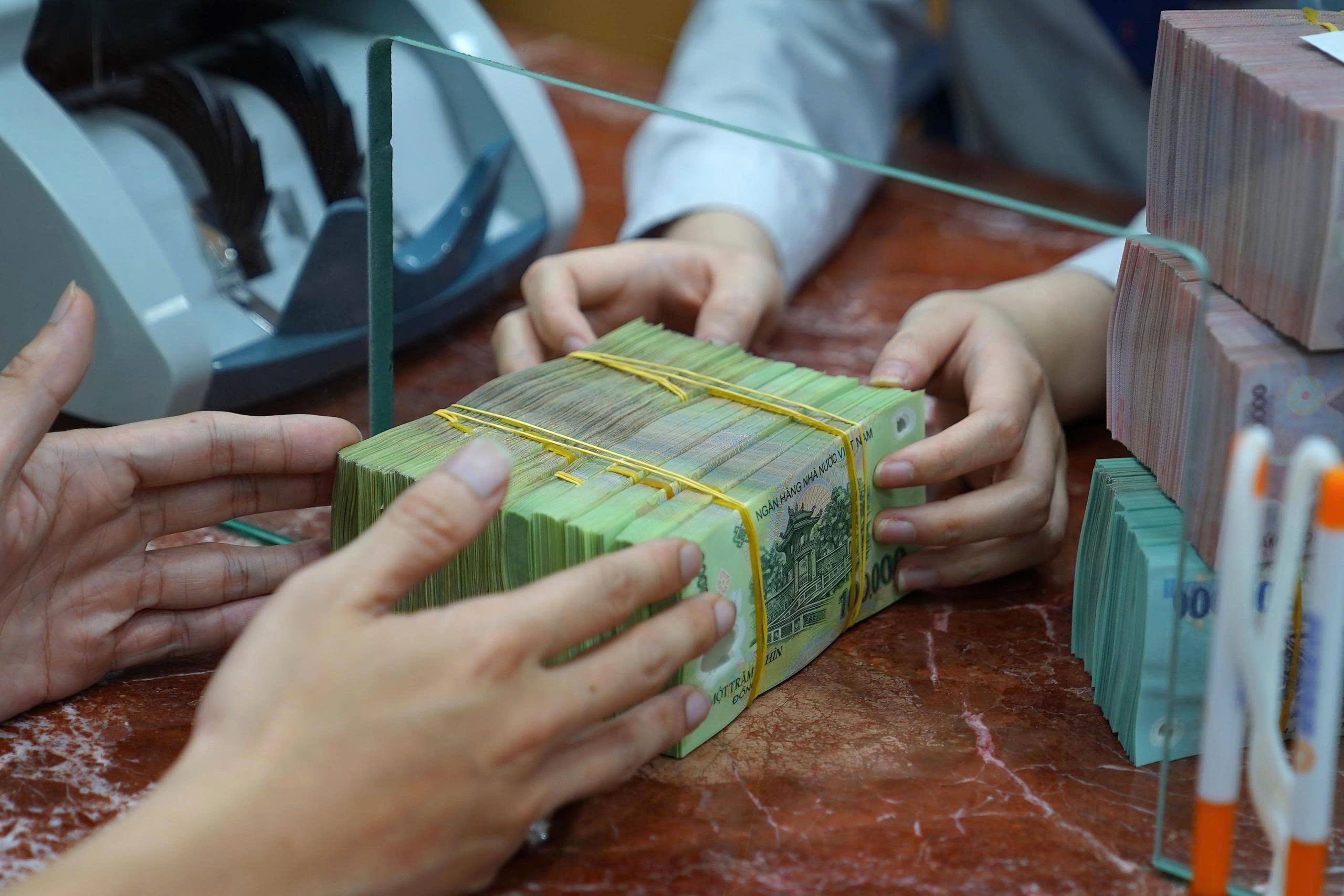 Nhiều doanh nghiệp 'bạo tay' chi cổ tức- Ảnh 1.