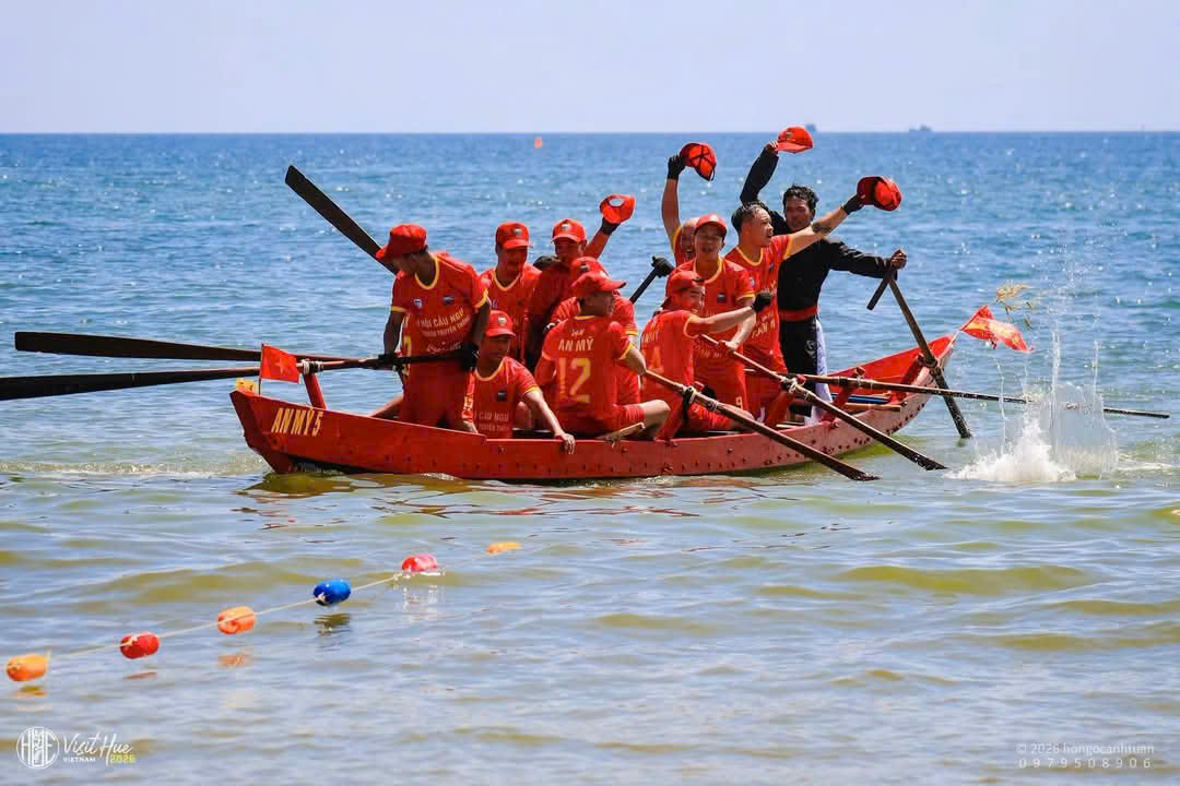 Đua thuyền l&agrave;ng An Bằng, lễ hội biển trăm năm độc đ&aacute;o chưa từng ngắt qu&atilde;ng - Ảnh 11.