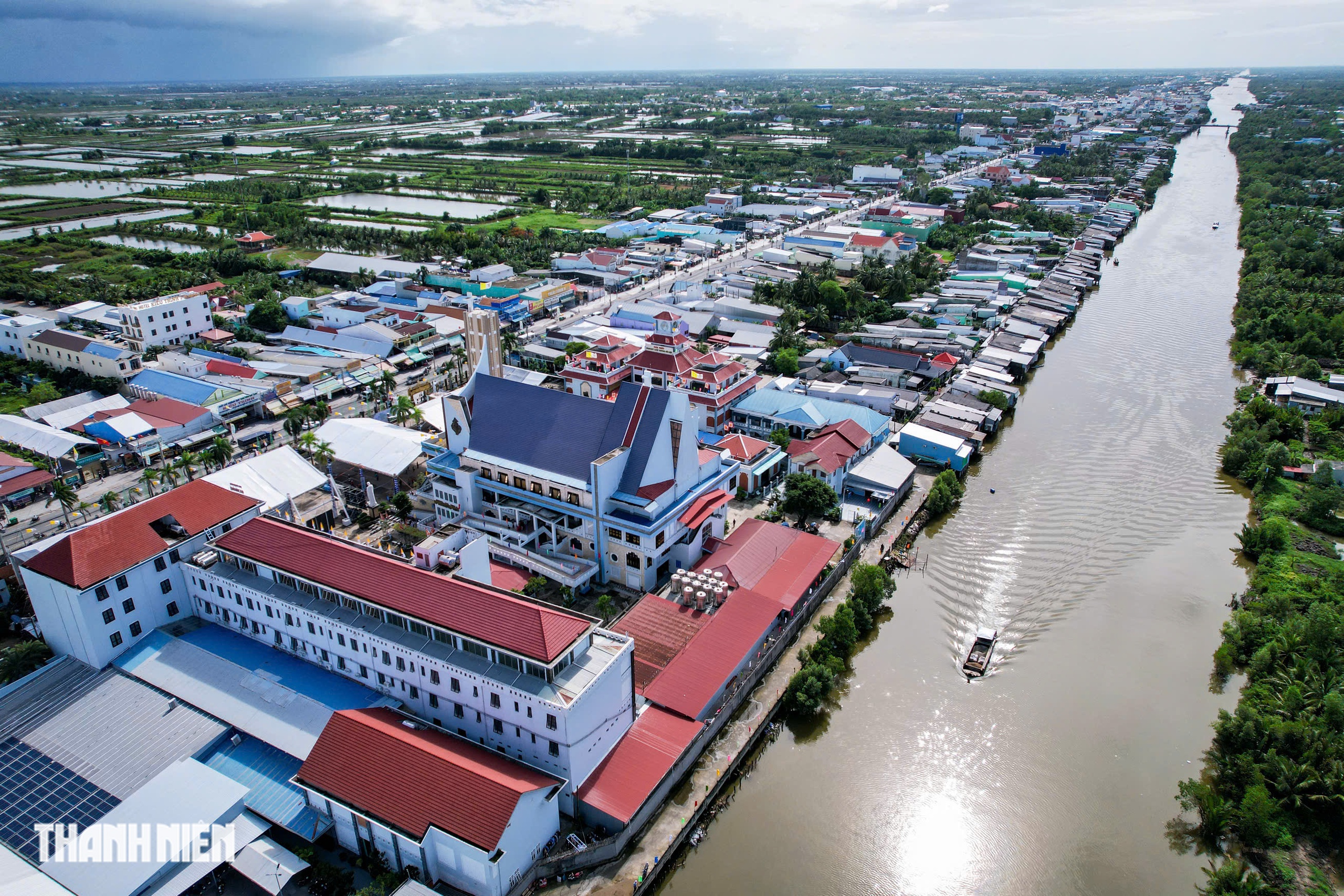 H&agrave;ng qu&aacute;n Tắc Sậy tất bật đ&oacute;n kh&aacute;ch trước lễ tuy&ecirc;n phong Ch&acirc;n phước - Ảnh 11.