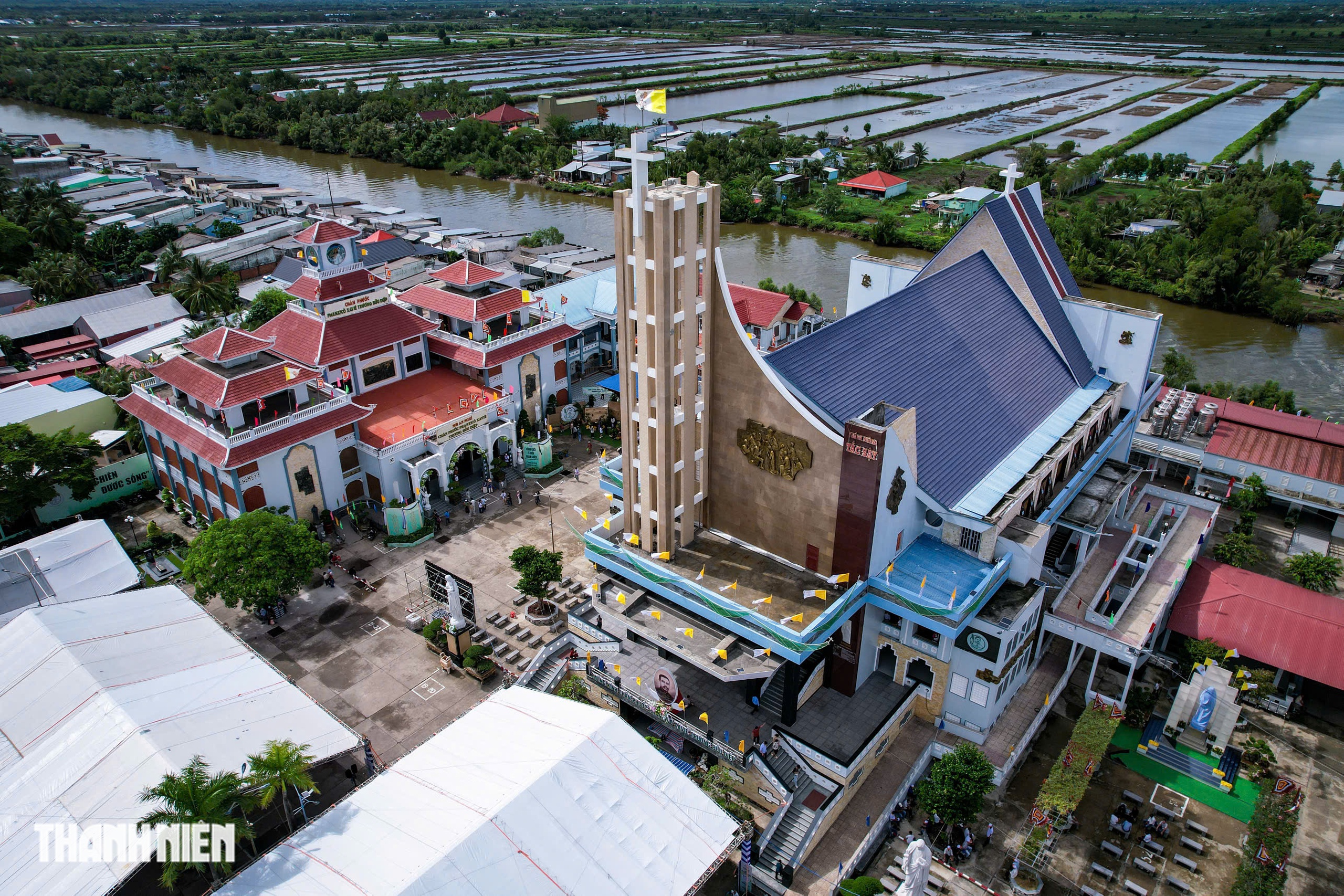 Kh&aacute;ch phương xa đến Tắc Sậy dự lễ tuy&ecirc;n phong Ch&acirc;n phước: 'Hỏi ai cũng nhiệt t&igrave;nh gi&uacute;p đỡ'- Ảnh 1.