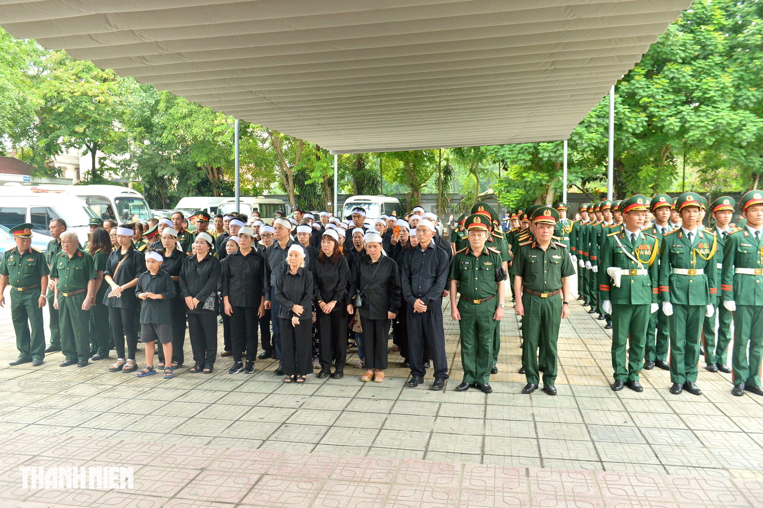 Nước mắt tiễn biệt Anh h&ugrave;ng La Văn Cầu - Ảnh 2.