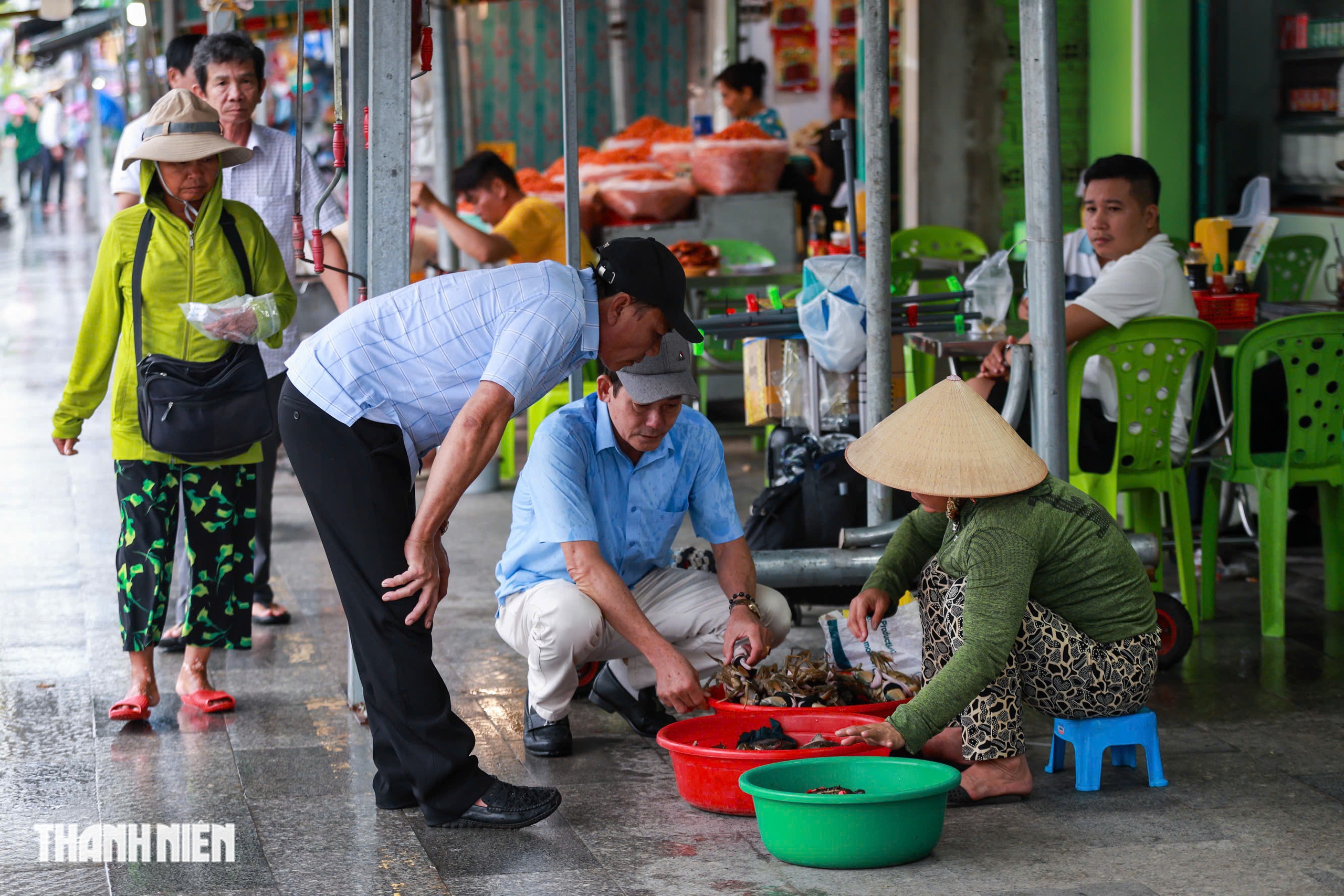 H&agrave;ng qu&aacute;n Tắc Sậy tất bật đ&oacute;n kh&aacute;ch trước lễ tuy&ecirc;n phong Ch&acirc;n phước - Ảnh 10.