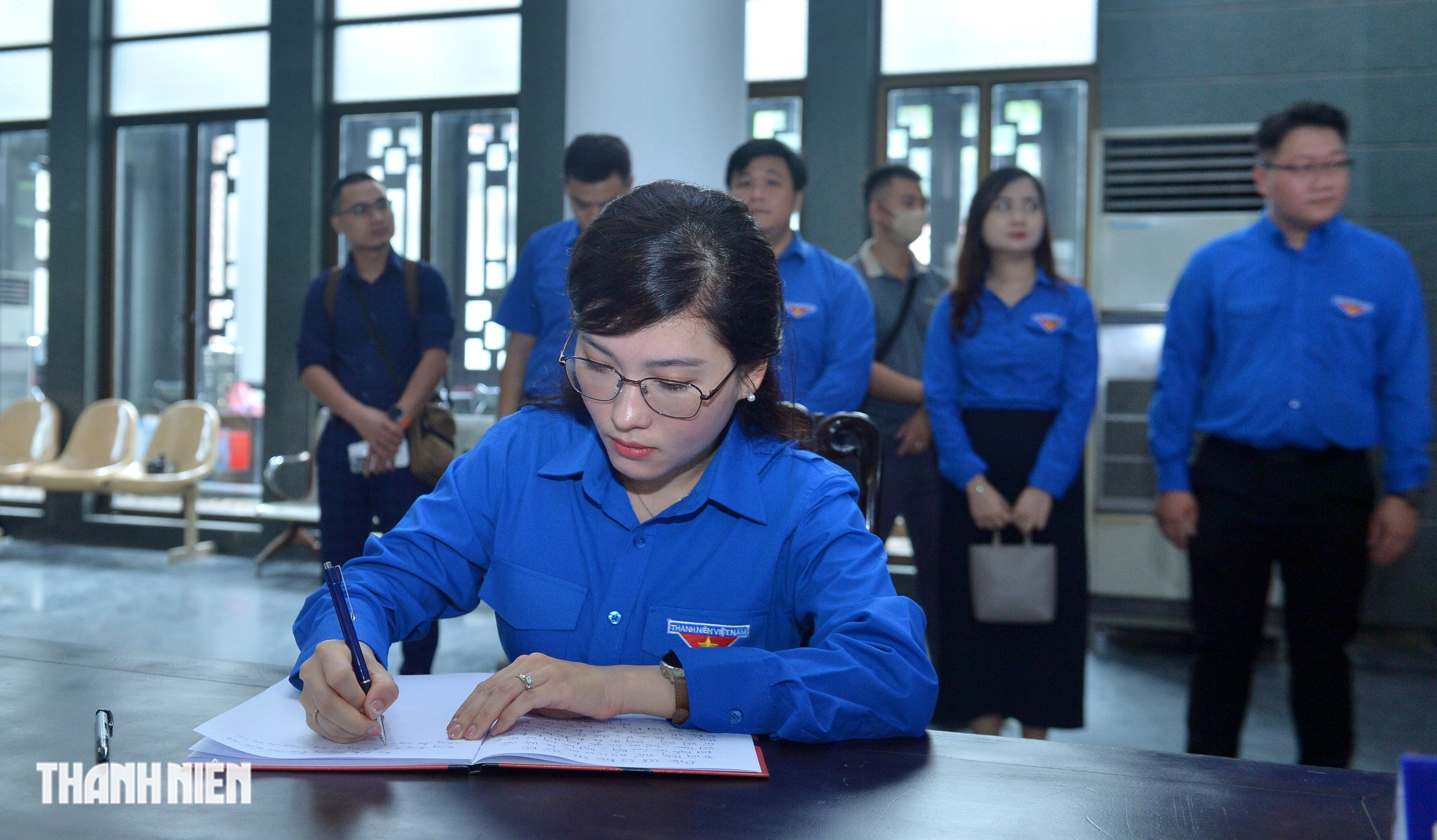 Nước mắt tiễn biệt Anh h&ugrave;ng La Văn Cầu - Ảnh 13.