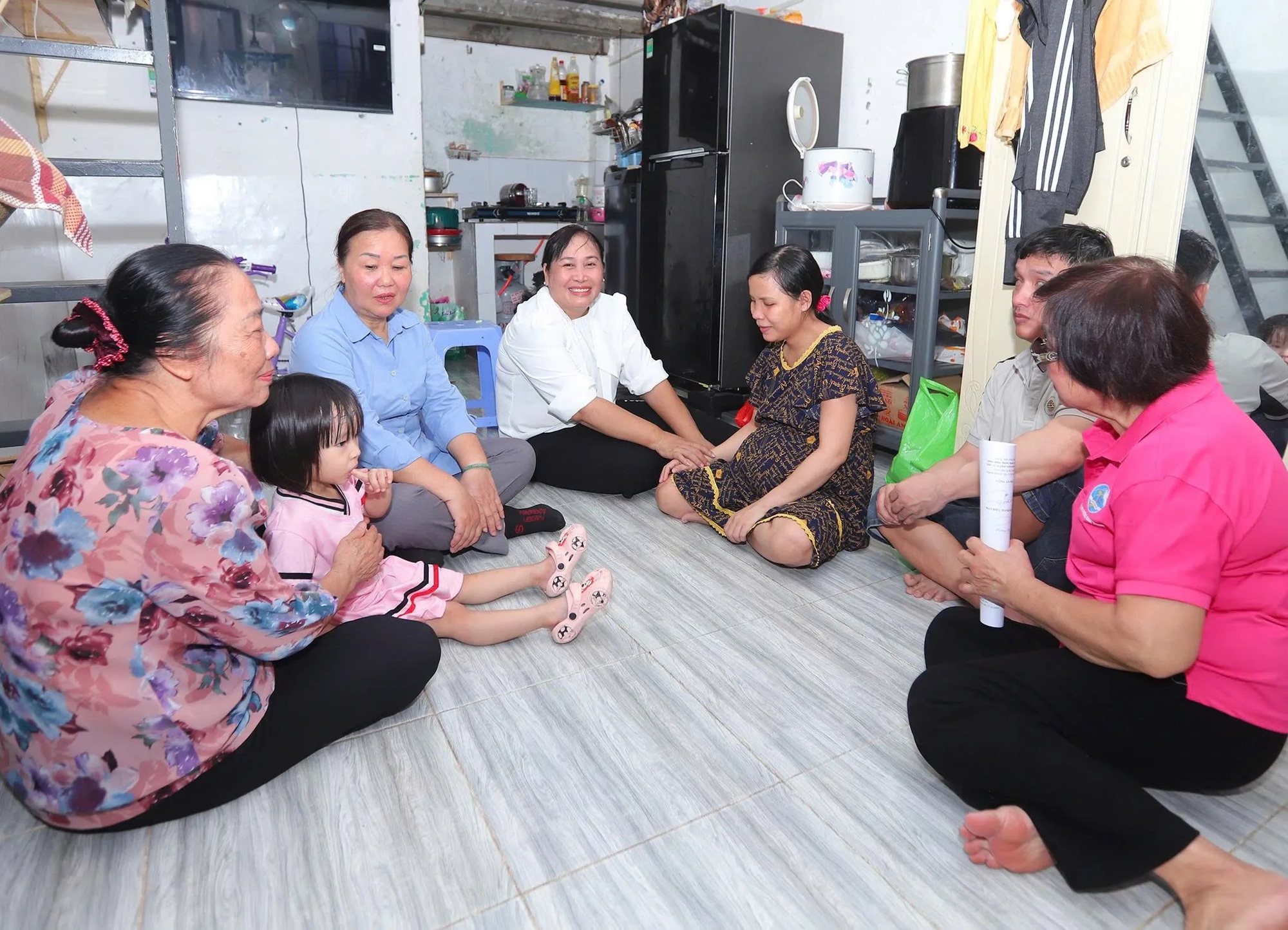 Những phần việc làm đẹp thành phố, ấm lòng người dân- Ảnh 1.