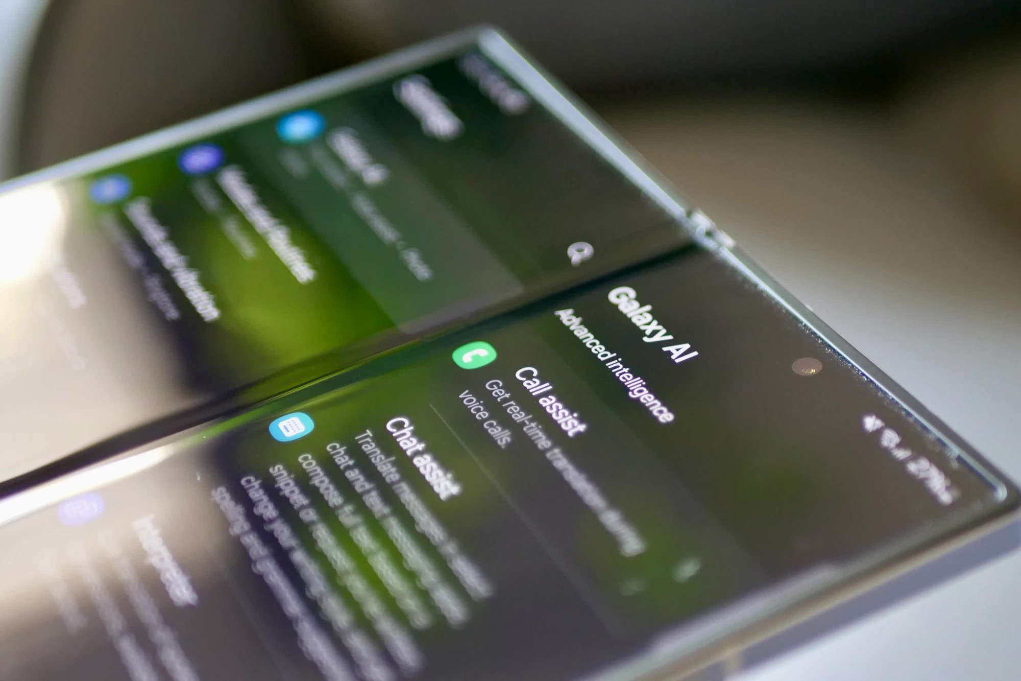 Galaxy AI bất ngờ hiển thị trên smartphone Samsung đời cũ - Ảnh 1.