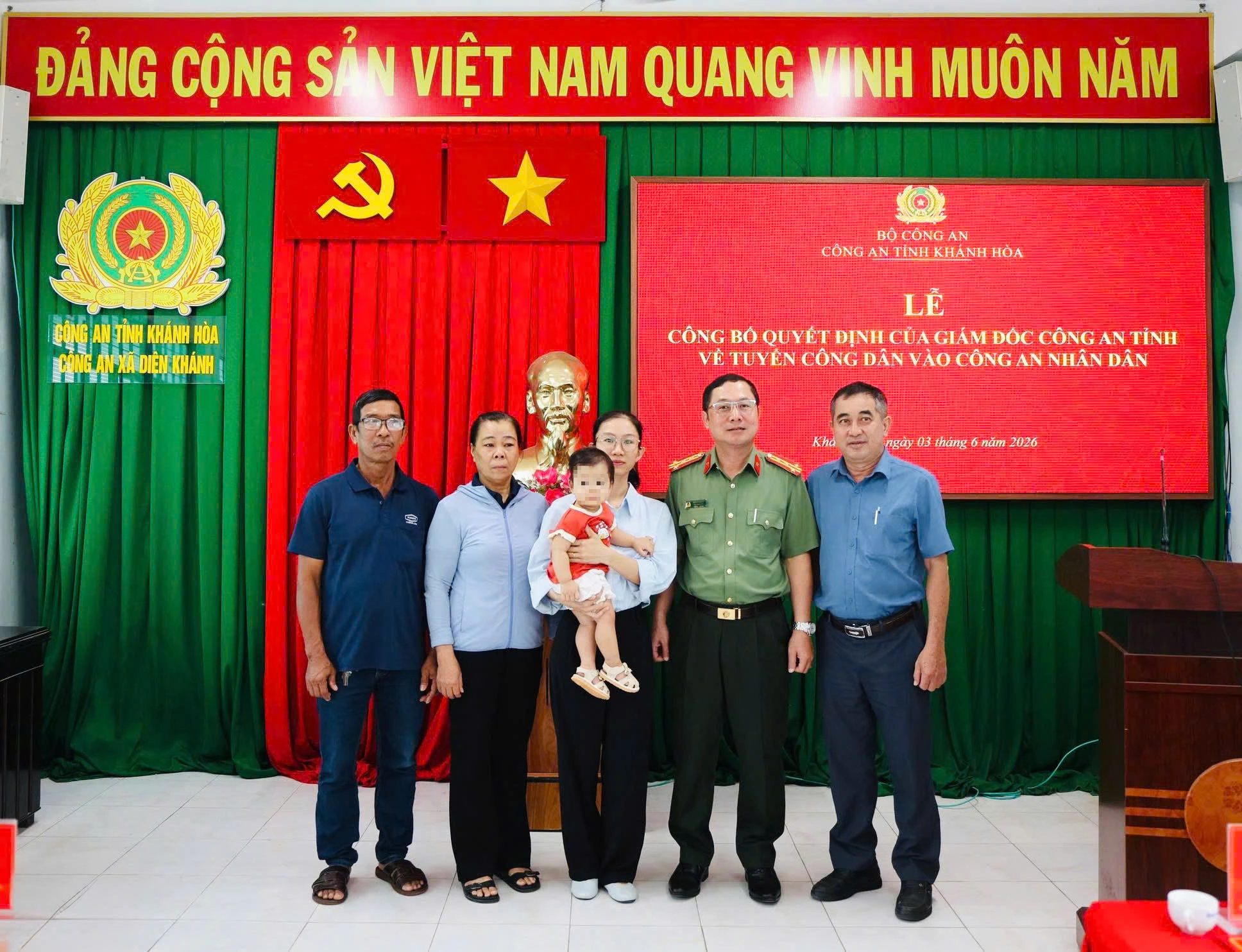Vợ thiếu tá Nguyễn Xuân Hải nguyện tiếp nối màu áo công an của chồng- Ảnh 2.