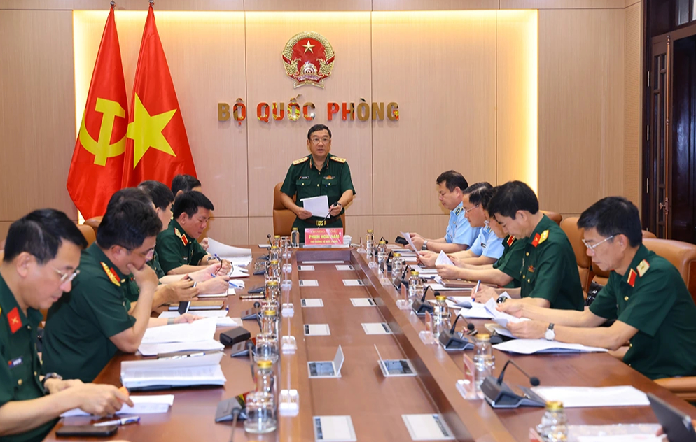 Bộ Quốc ph&ograve;ng th&uacute;c đẩy nghi&ecirc;n cứu, chế tạo thiết bị h&agrave;ng kh&ocirc;ng qu&acirc;n sự - Ảnh 1.