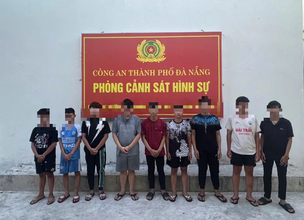  Nhóm thanh thiếu niên dùng xe máy trộm cắp, mang đao truy đuổi đối thủ- Ảnh 1.