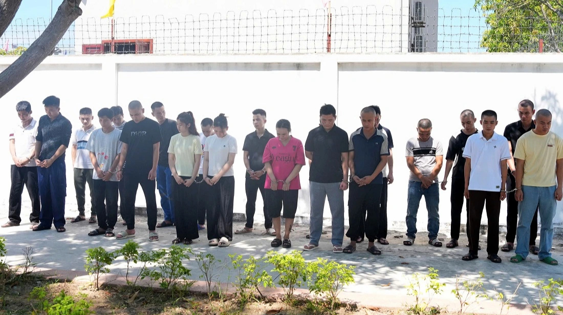 Phá băng nhóm lừa đảo bằng 'bẫy tình' qua mạng, chiếm đoạt hàng chục tỉ đồng - Ảnh 1.