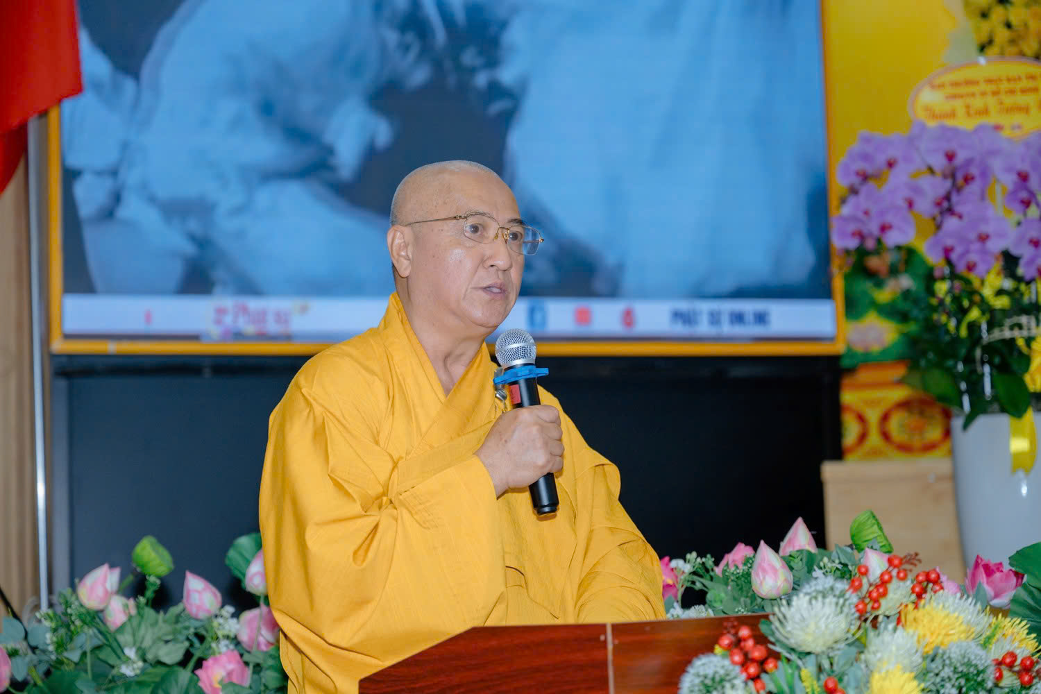 Trang nghi&ecirc;m lễ tưởng niệm 63 năm Bồ t&aacute;t Th&iacute;ch Quảng Đức vị ph&aacute;p thi&ecirc;u th&acirc;n tại TP.HCM - Ảnh 8.