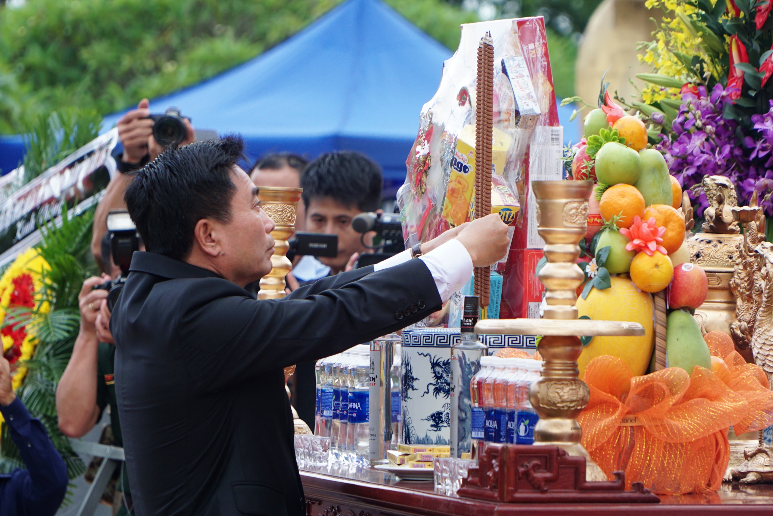 An táng 27 hài cốt liệt sĩ hồi hương từ Campuchia về Đắk Lắk- Ảnh 4.