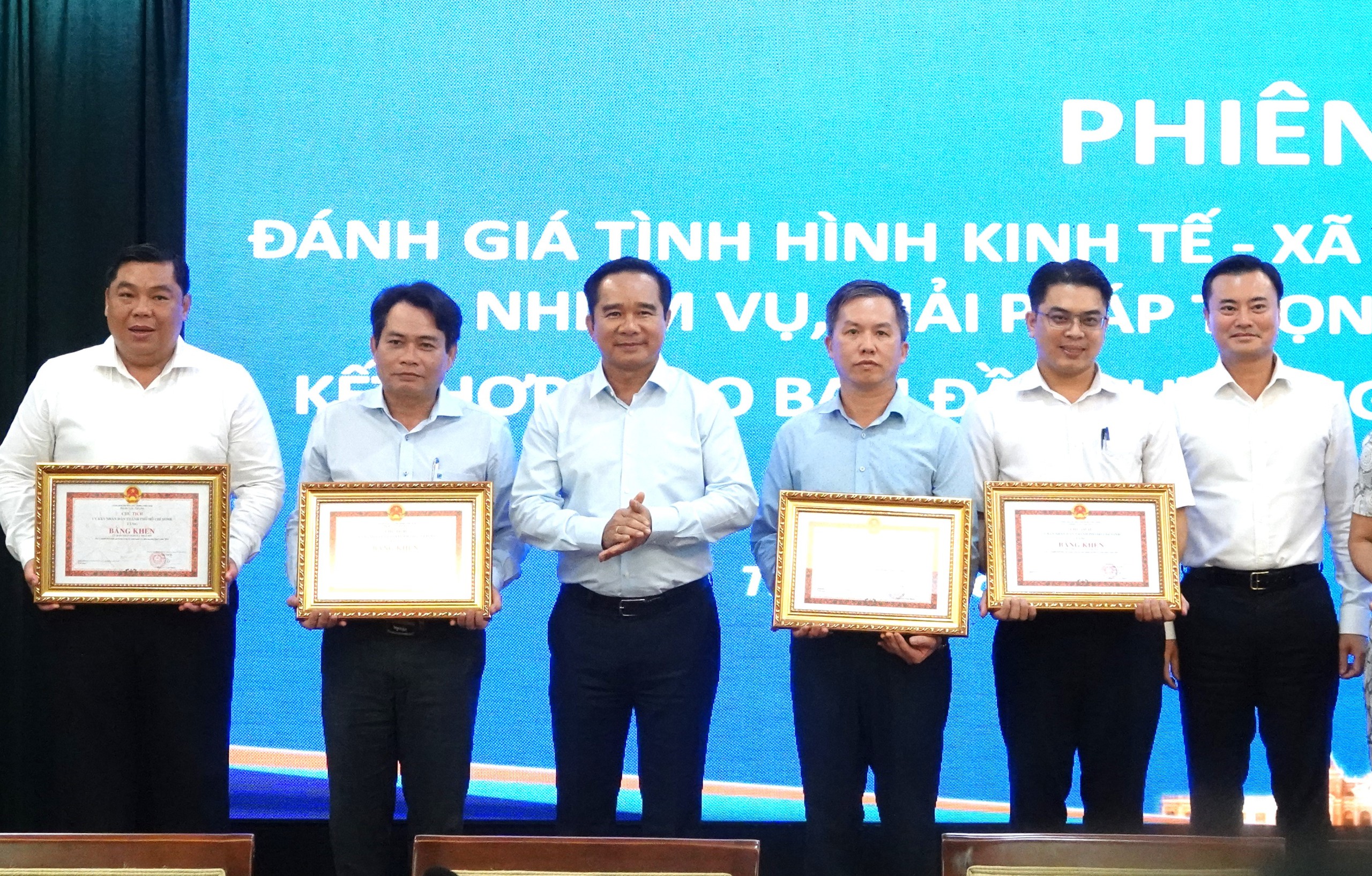 Chủ tịch Nguyễn Văn Được: TP.HCM sẽ cắt vốn dự án giải ngân 'lẹt đẹt' - Ảnh 2.