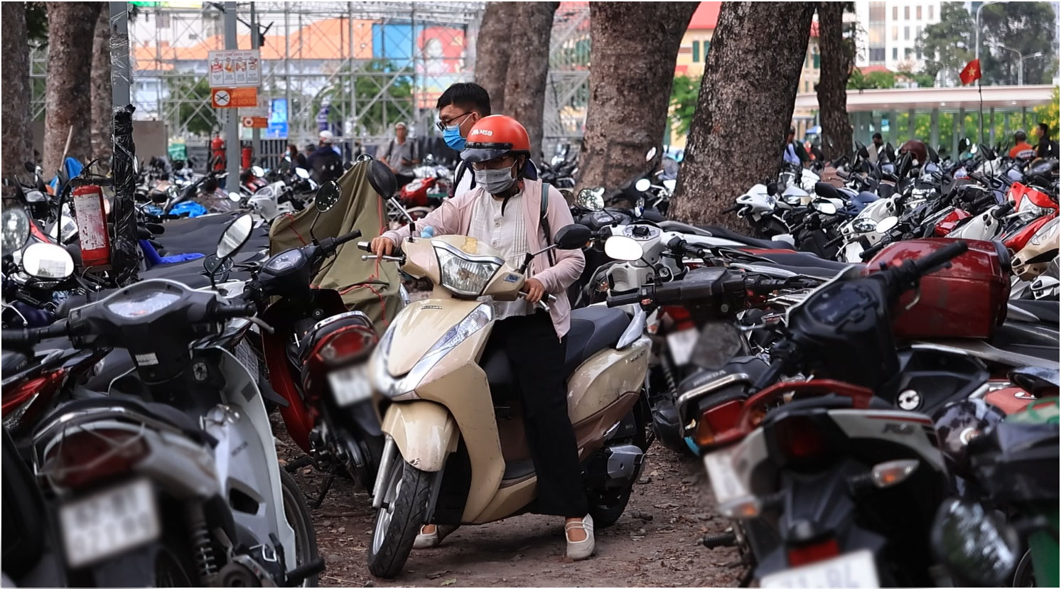 Một chỗ đậu xe khó tìm đang kéo theo bao nhiêu rắc rối cho thành phố? - Ảnh 6.