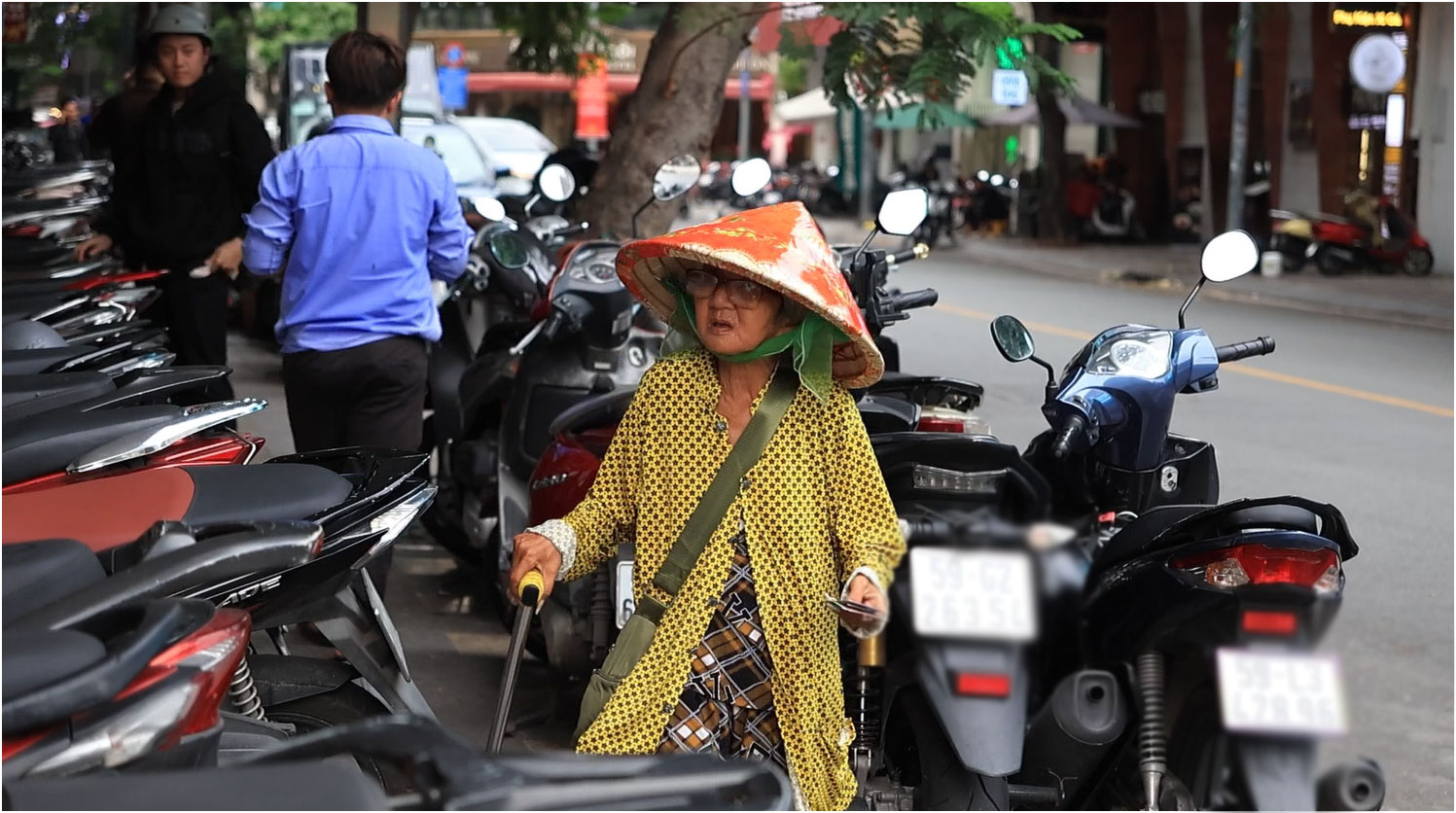 Một chỗ đậu xe khó tìm đang kéo theo bao nhiêu rắc rối cho thành phố? - Ảnh 2.