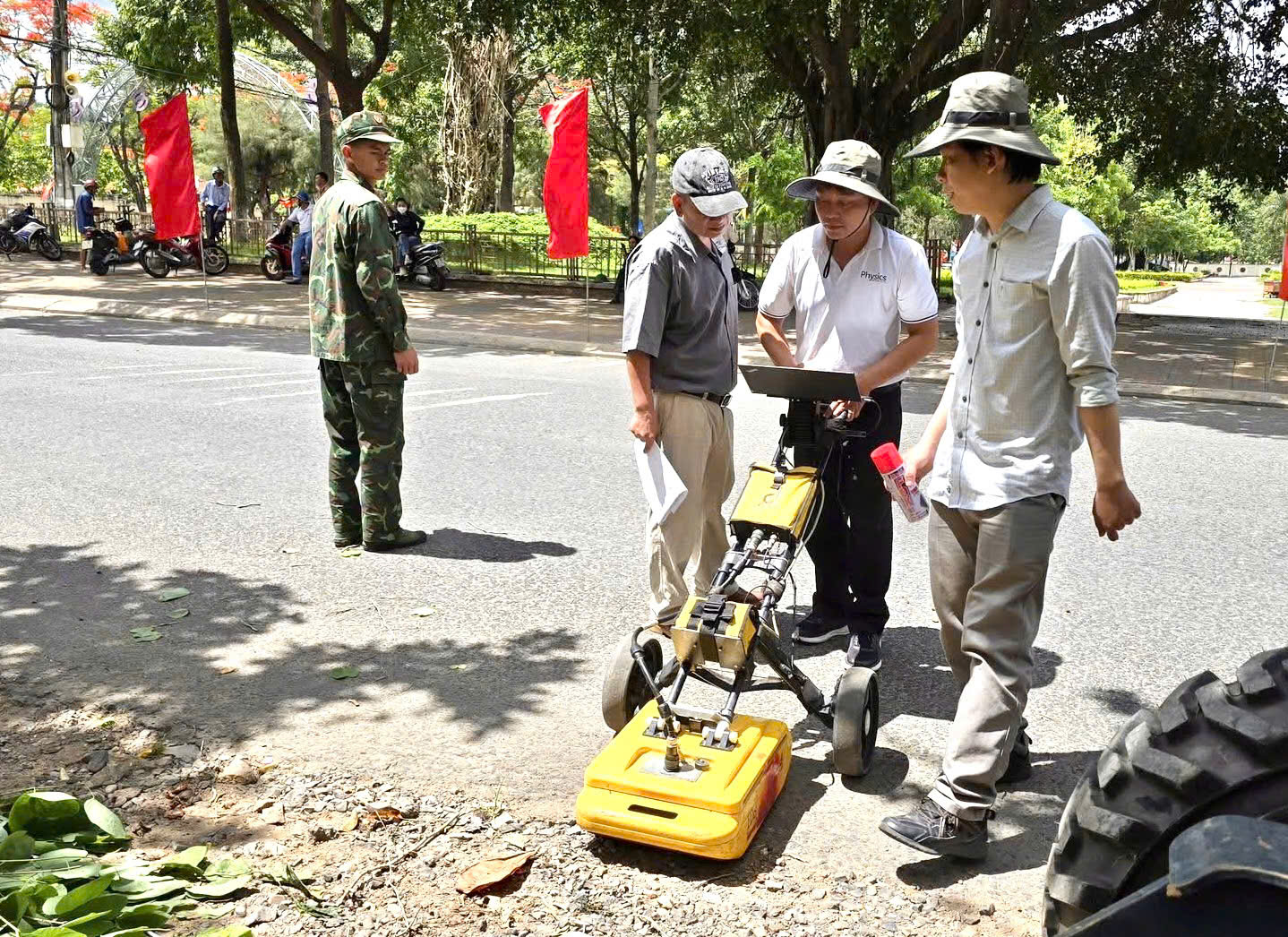 Dùng radar xuyên đất tìm dấu tích liệt sĩ hy sinh trong trận Mậu Thân 1968- Ảnh 1.