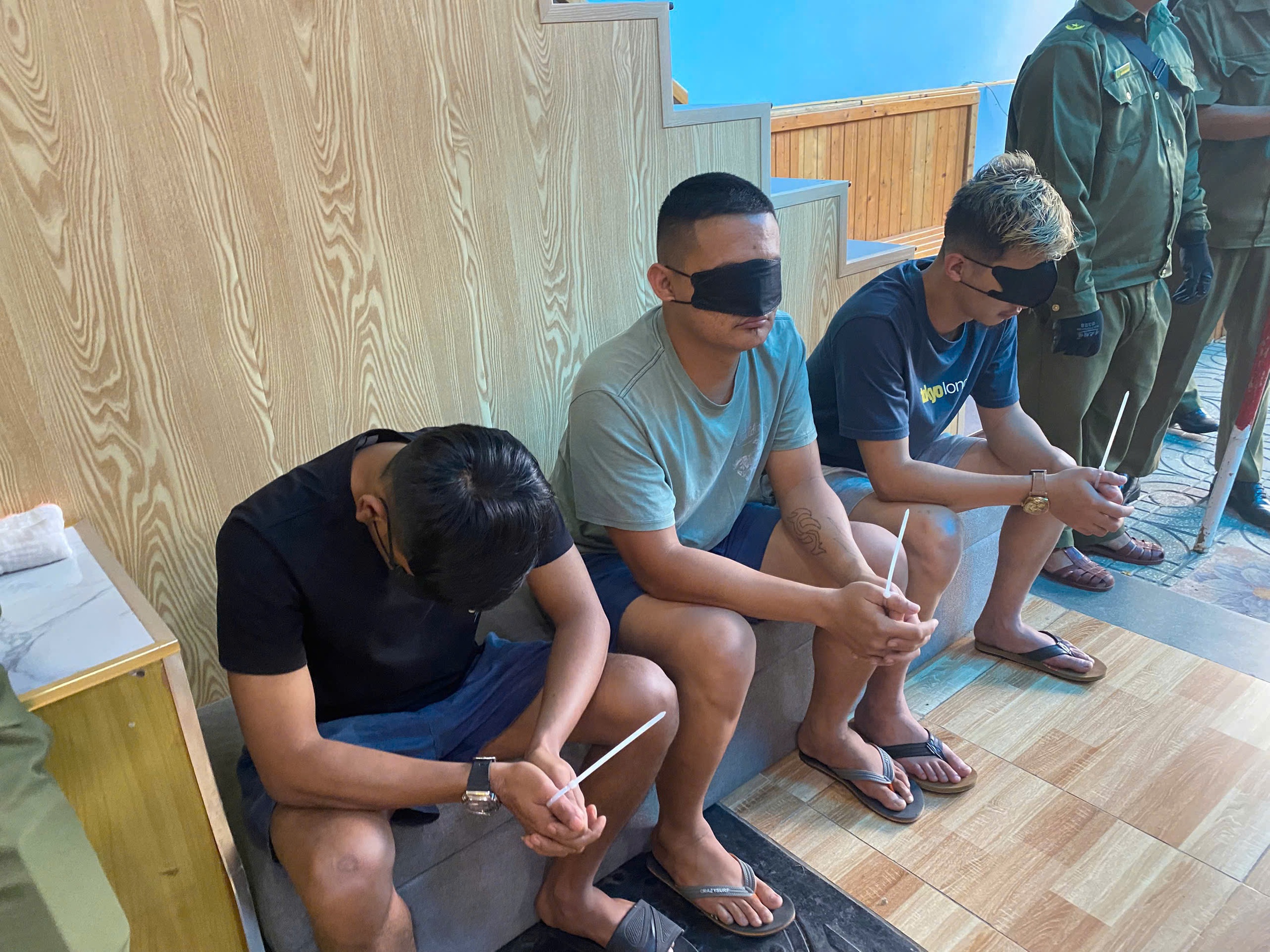 Hàng chục người nước ngoài dương tính ma túy, điều hành đường dây lừa đảo ở TP.HCM - Ảnh 4.