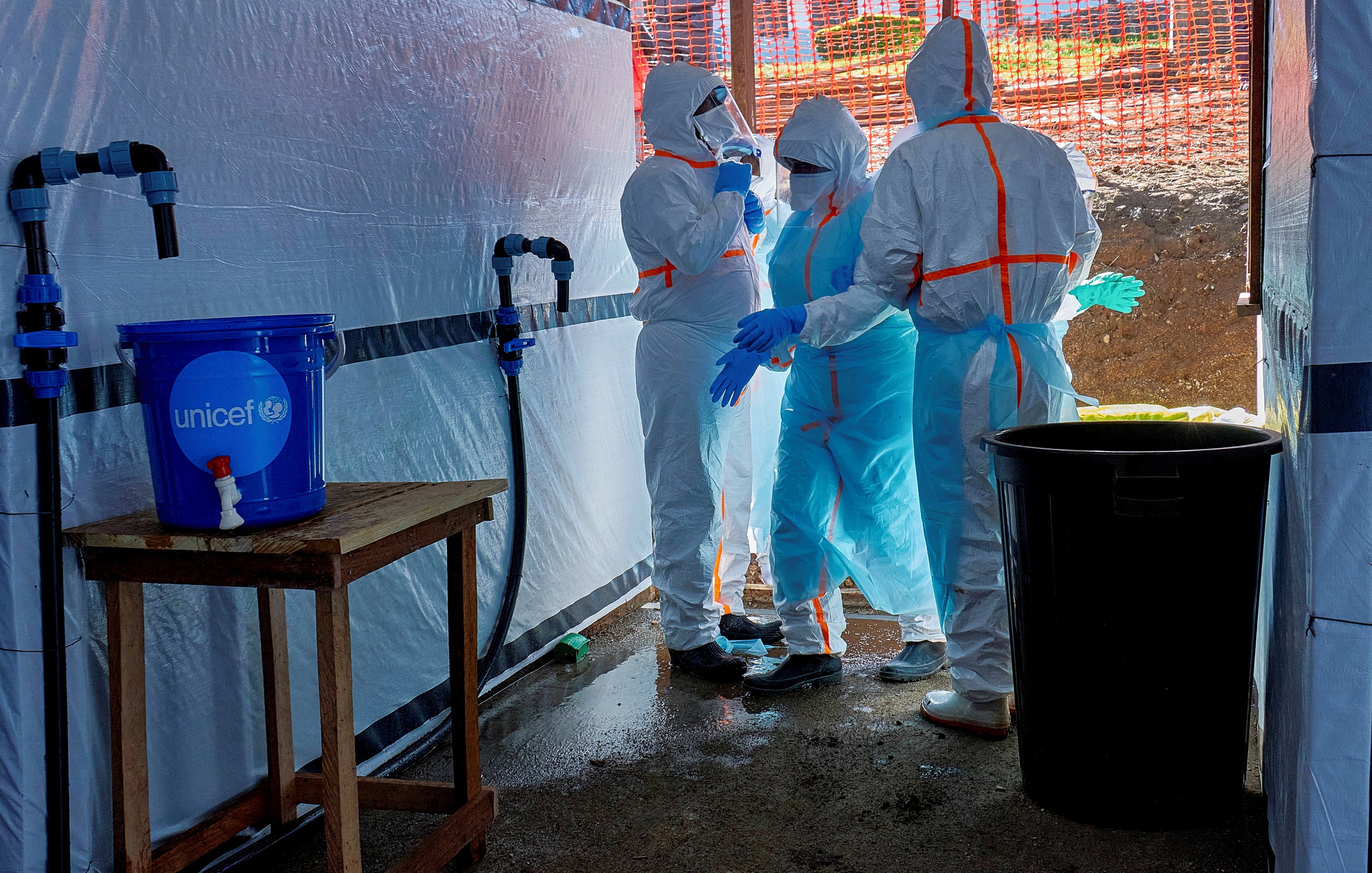 Đội mai t&aacute;ng bị tấn c&ocirc;ng tại v&ugrave;ng dịch Ebola ở Congo - Ảnh 1.