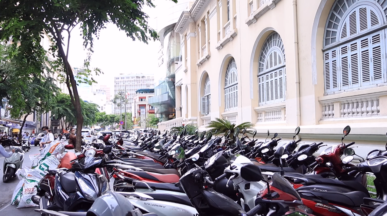 Nếu không còn đất xây bãi giữ xe, TP.HCM xoay xở thế nào? - Ảnh 2.