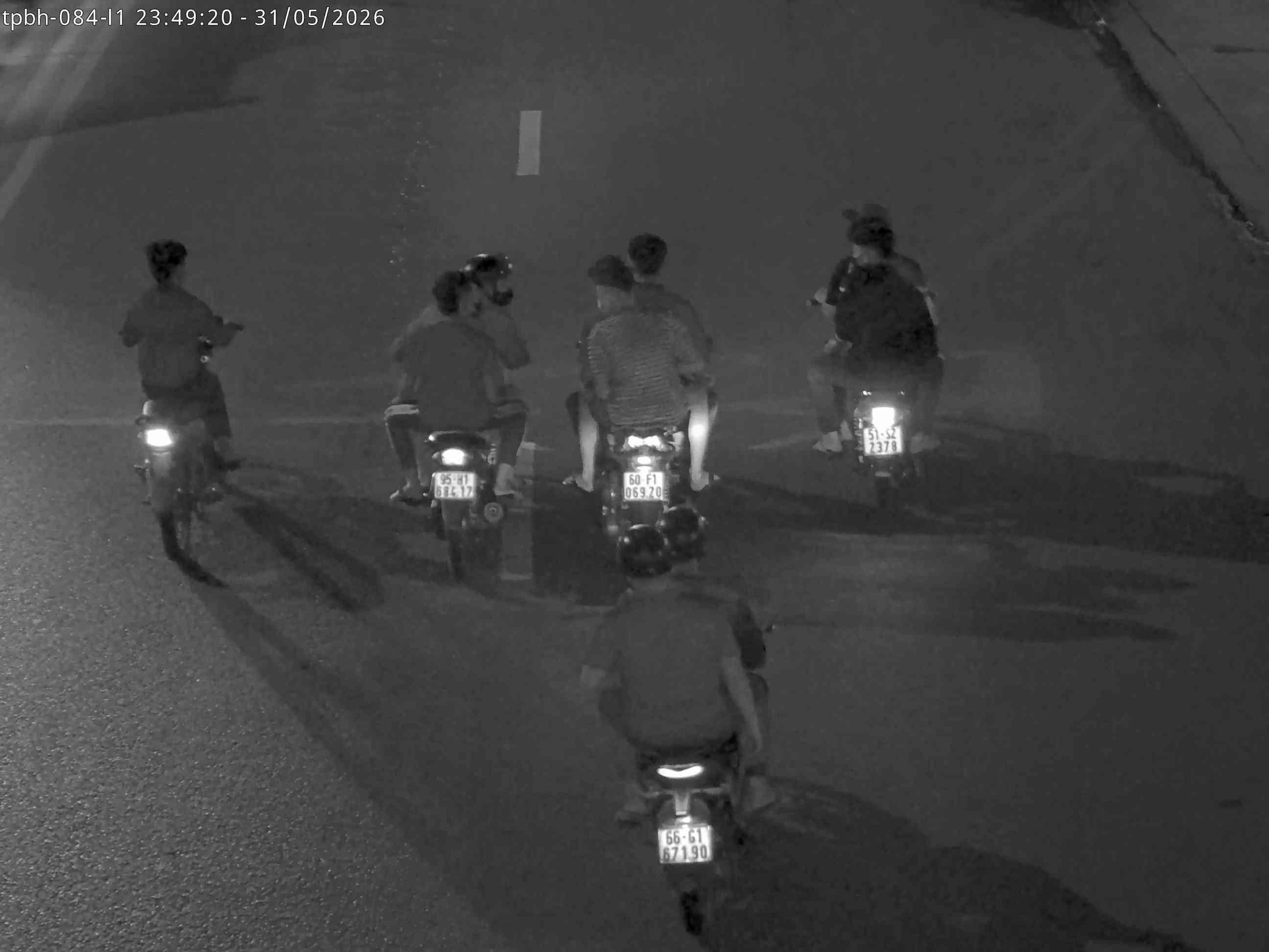 Đồng Nai: Truy xét, bắt giữ 14 thanh thiếu niên lạng lách, đánhvõngtrên đường qua camera AI   - Ảnh 2.
