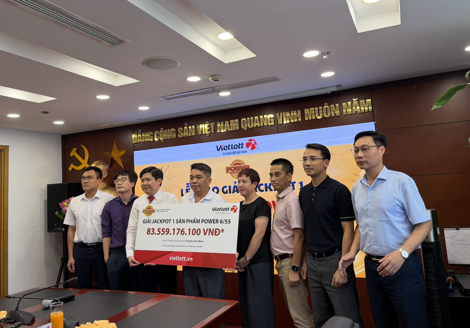 Người vừa trúng 84 tỉ Vietlott vừa công khai lộ mặt - Ảnh 3.