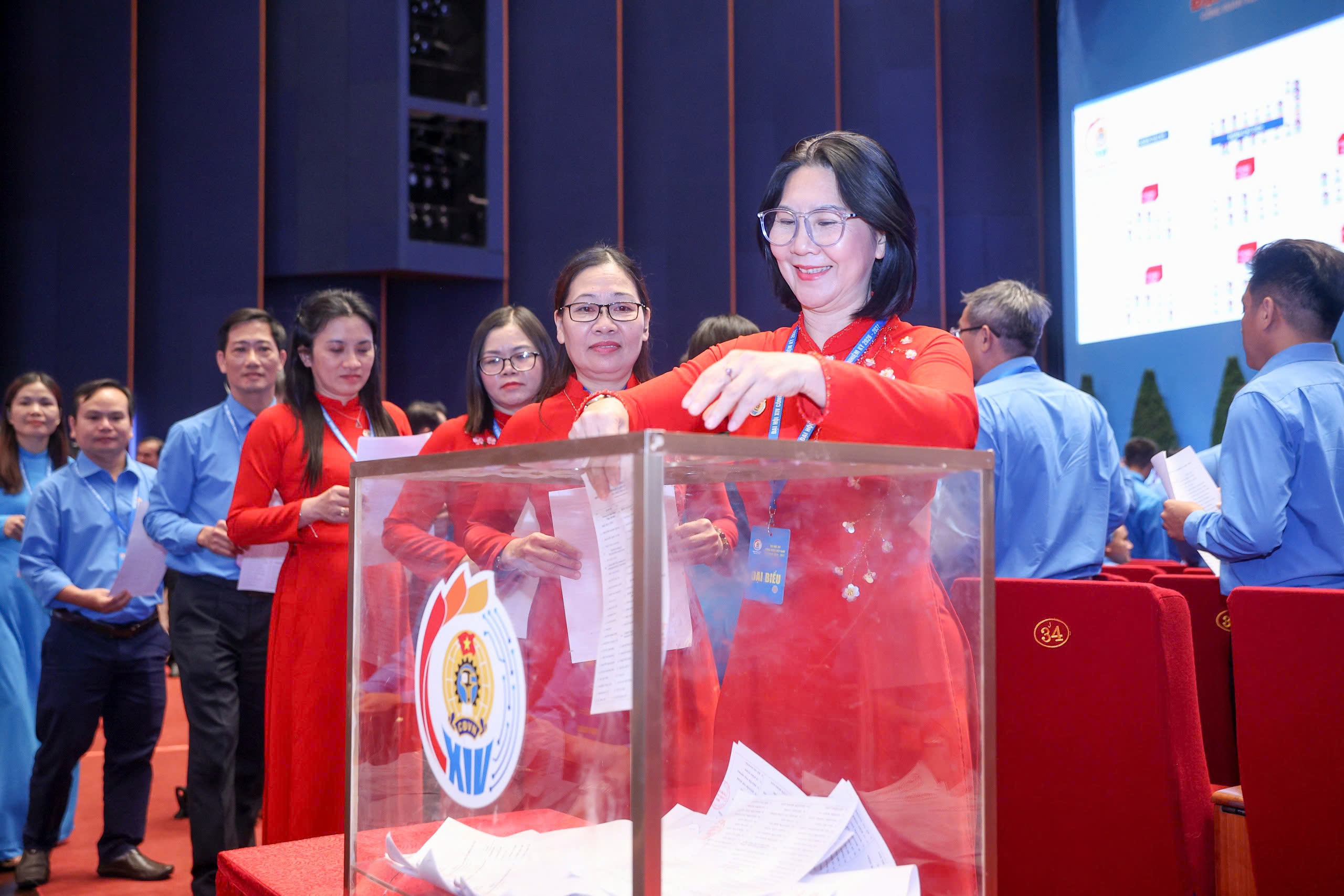 &Ocirc;ng Nguyễn Anh Tuấn t&aacute;i đắc cử Chủ tịch Tổng LĐLĐ Việt Nam  - Ảnh 1.